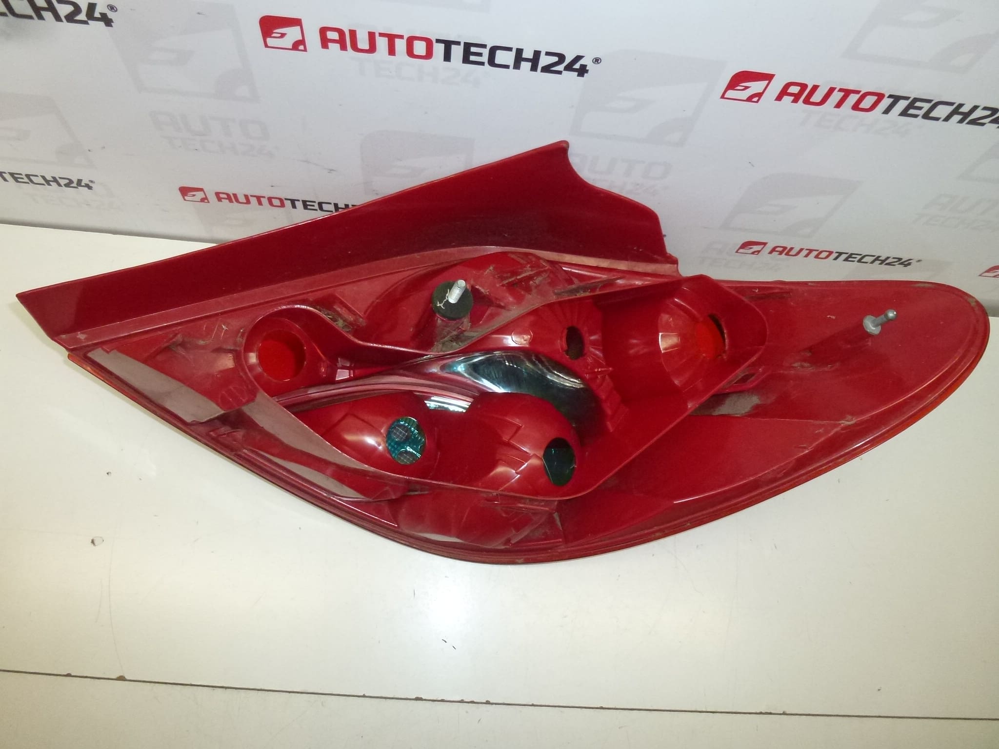 Bal hátsó lámpa Peugeot 207 9649986680 6350Y7