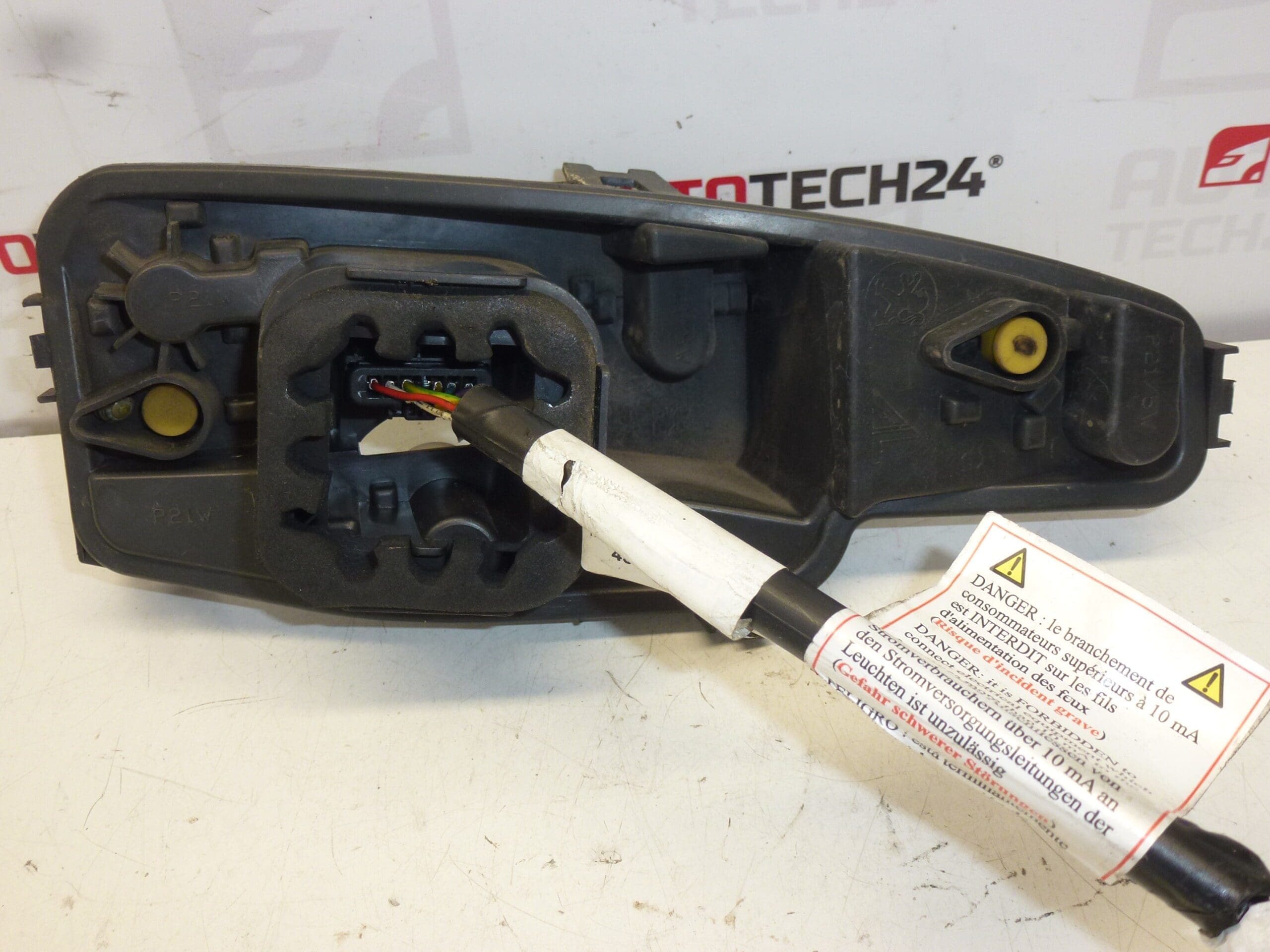 Bal hátsó lámpafoglalat vezetékdarabbal Peugeot 308 SW 6350KW