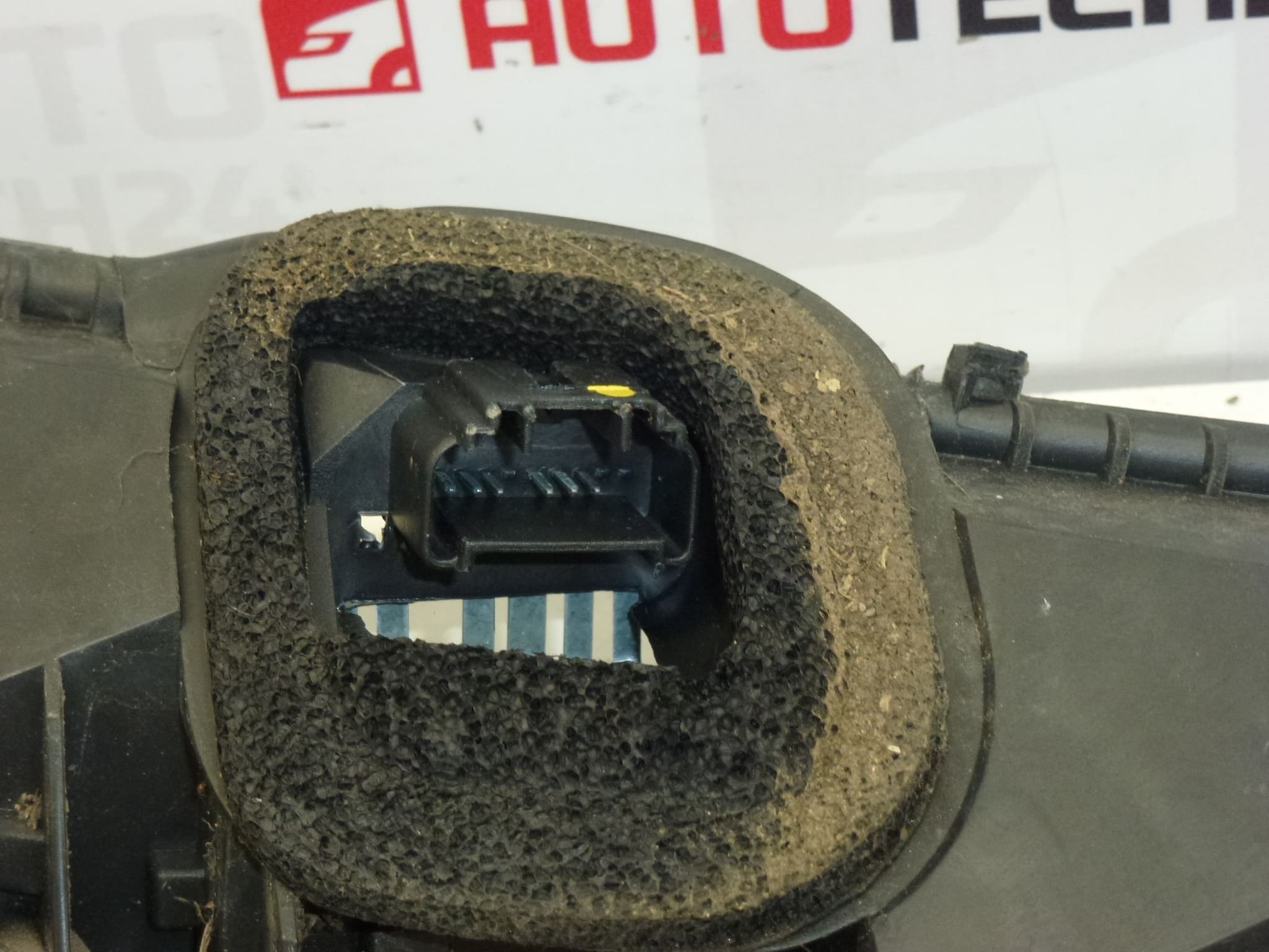 A bal hátsó lámpa alapja Citroën C1 Peugeot 107 634686