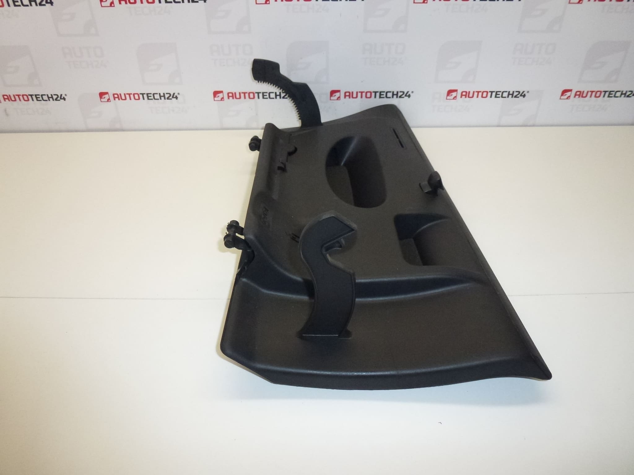 Kesztyűtartó Citroën C4 8218N1