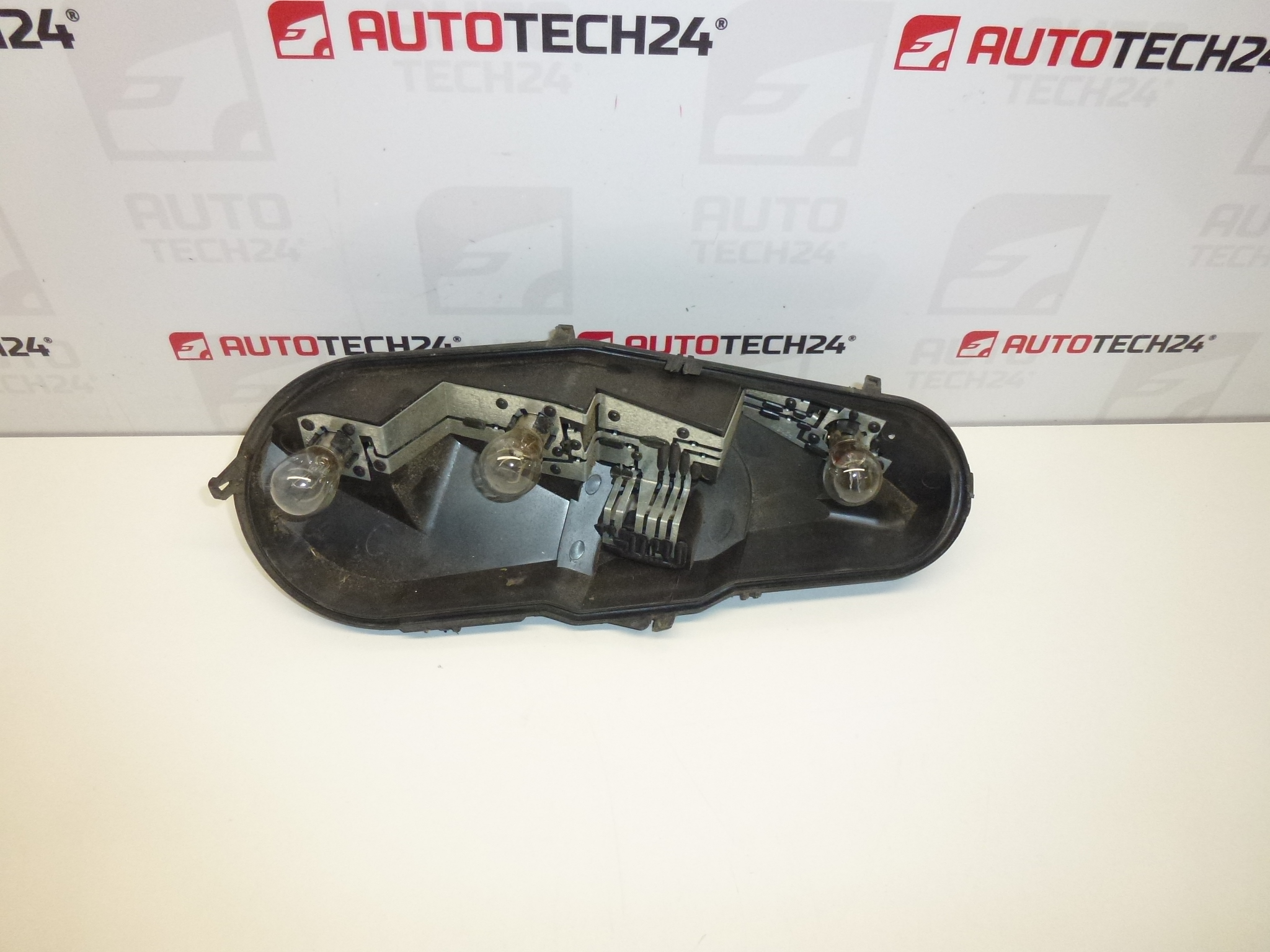 Bal hátsó lámpa csavar alapja Citroën C1 Peugeot 107 604686 kábelkábel