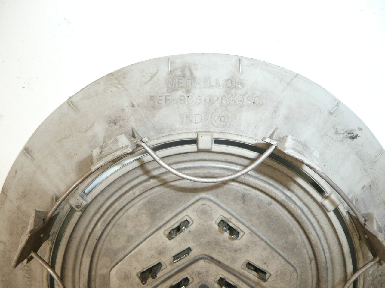 Elektronsapka 15 "16" 17 "4 csavar 9650263980 542121