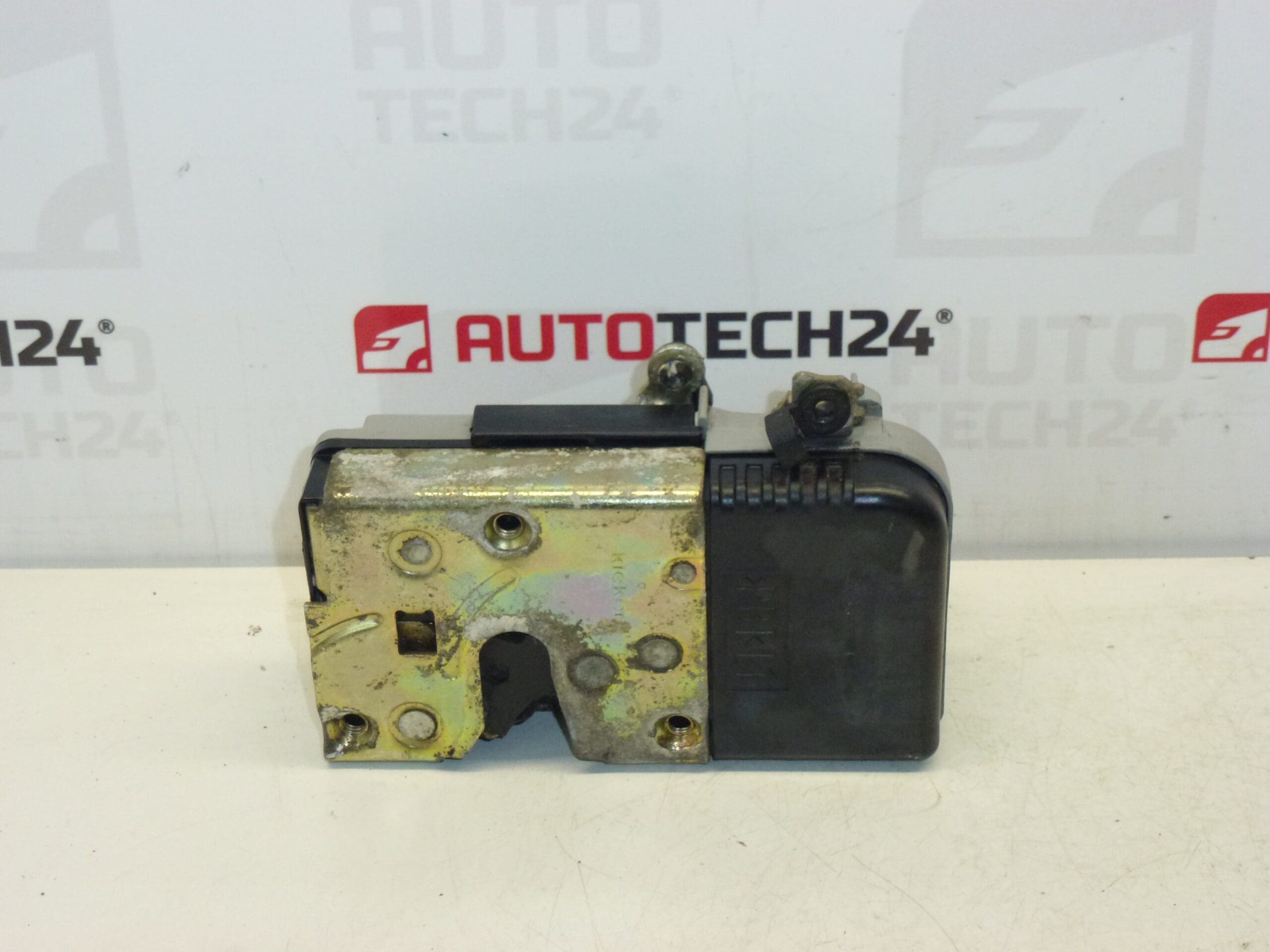 Bal első ajtózár Citroën Peugeot 9135H8