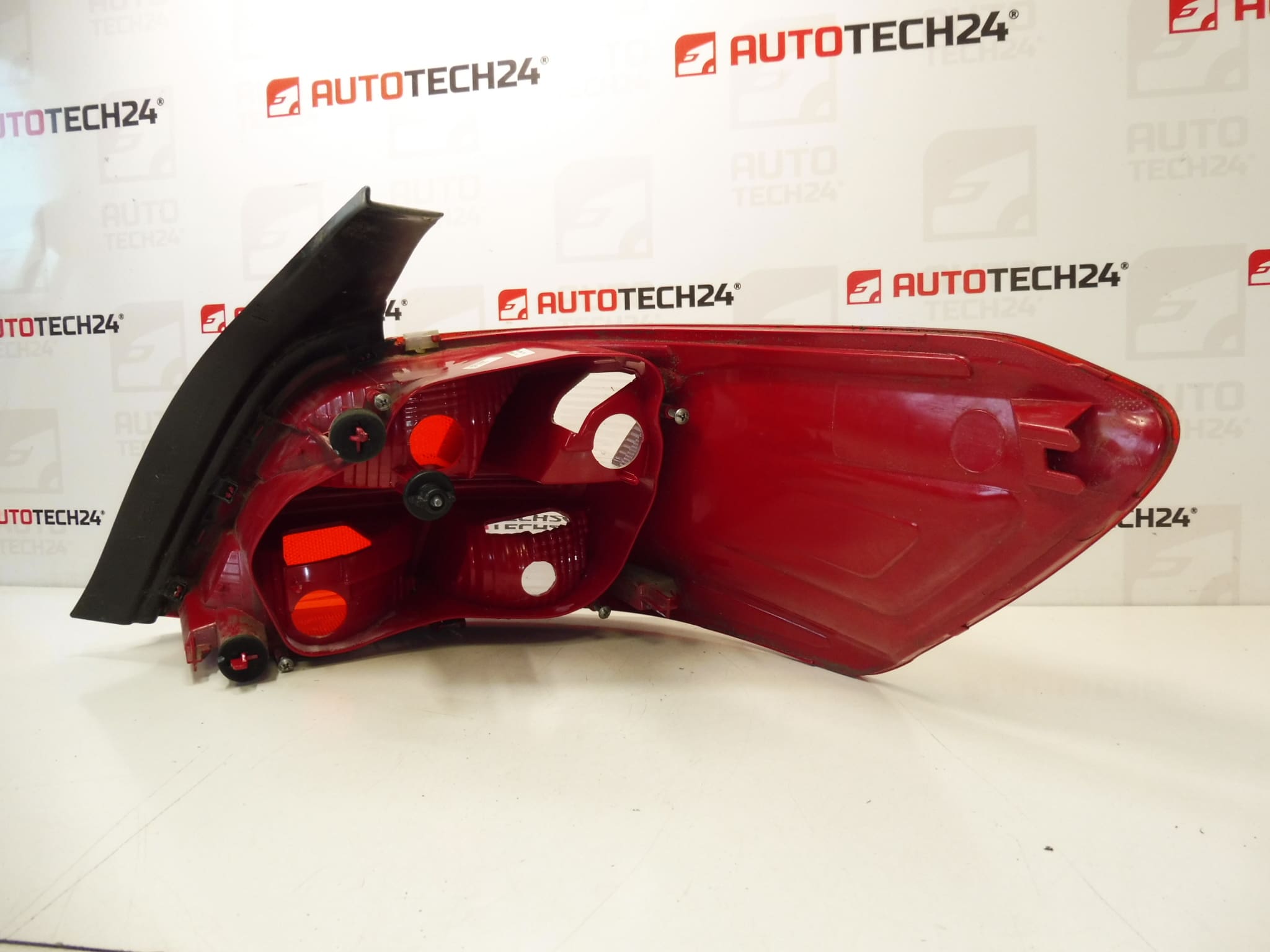 Hátsó bal lámpa Peugeot 301 9674807780 - Image 2