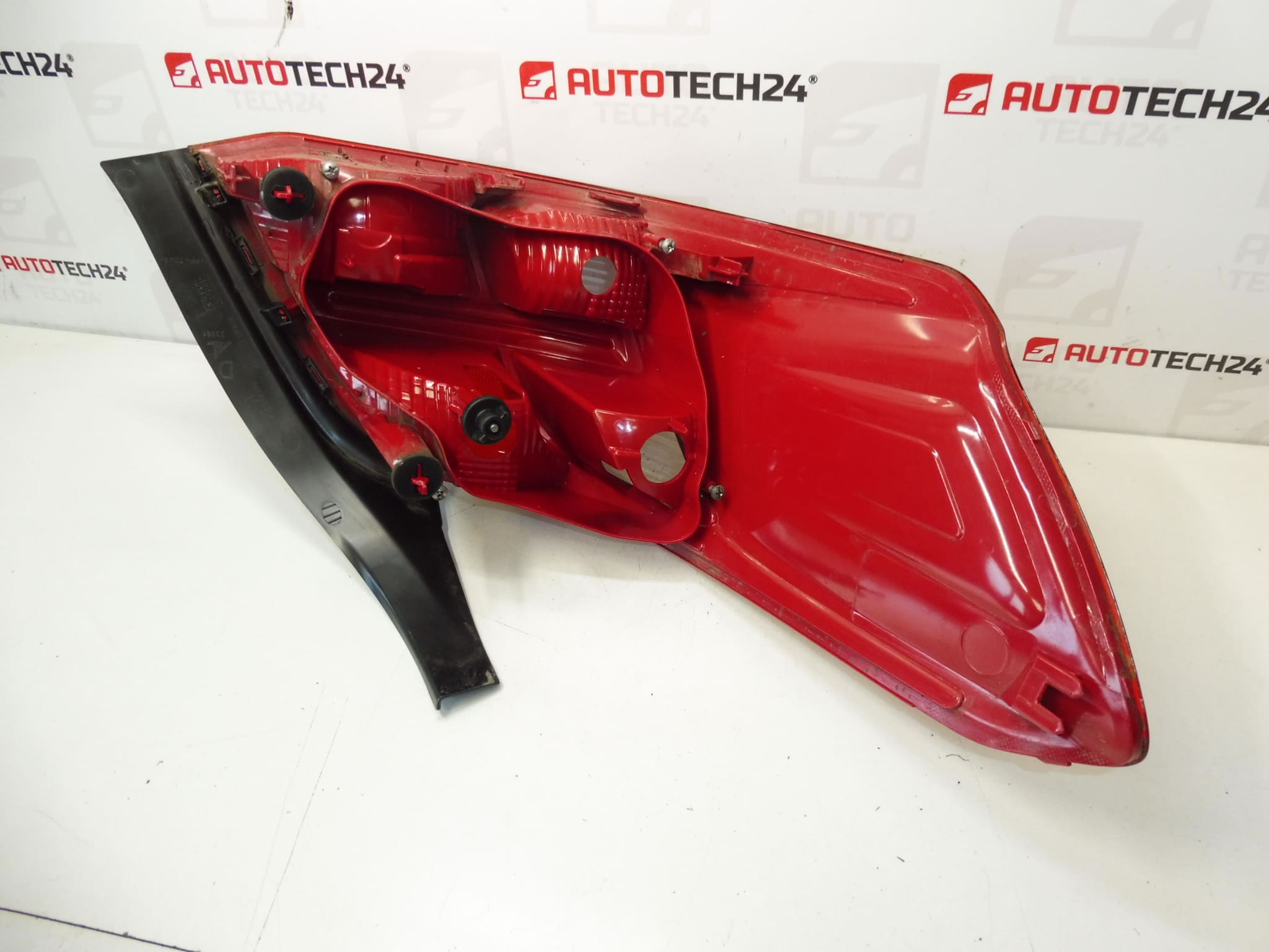 Peugeot 301 Hátsó Jobb Lámpa 9674807880 - Image 2