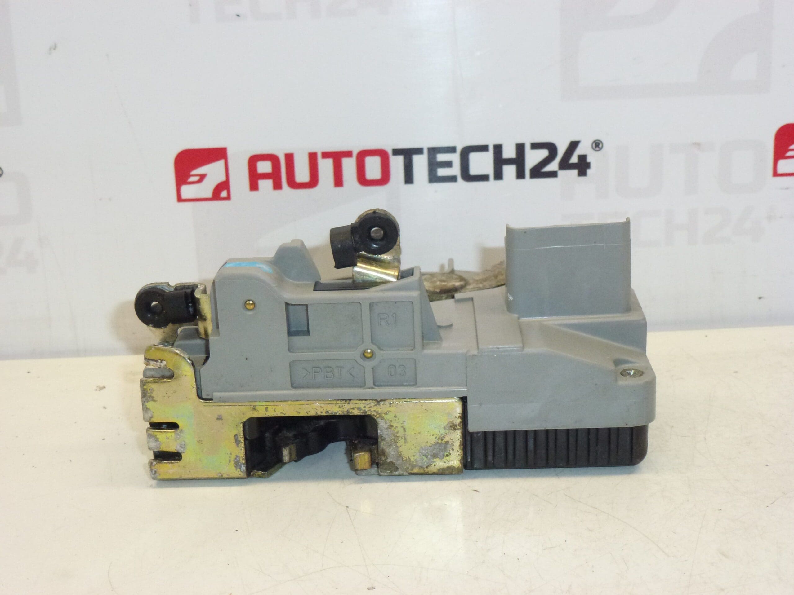 Jobb Első Ajtózár Citroën Peugeot 9136J6 - Image 2