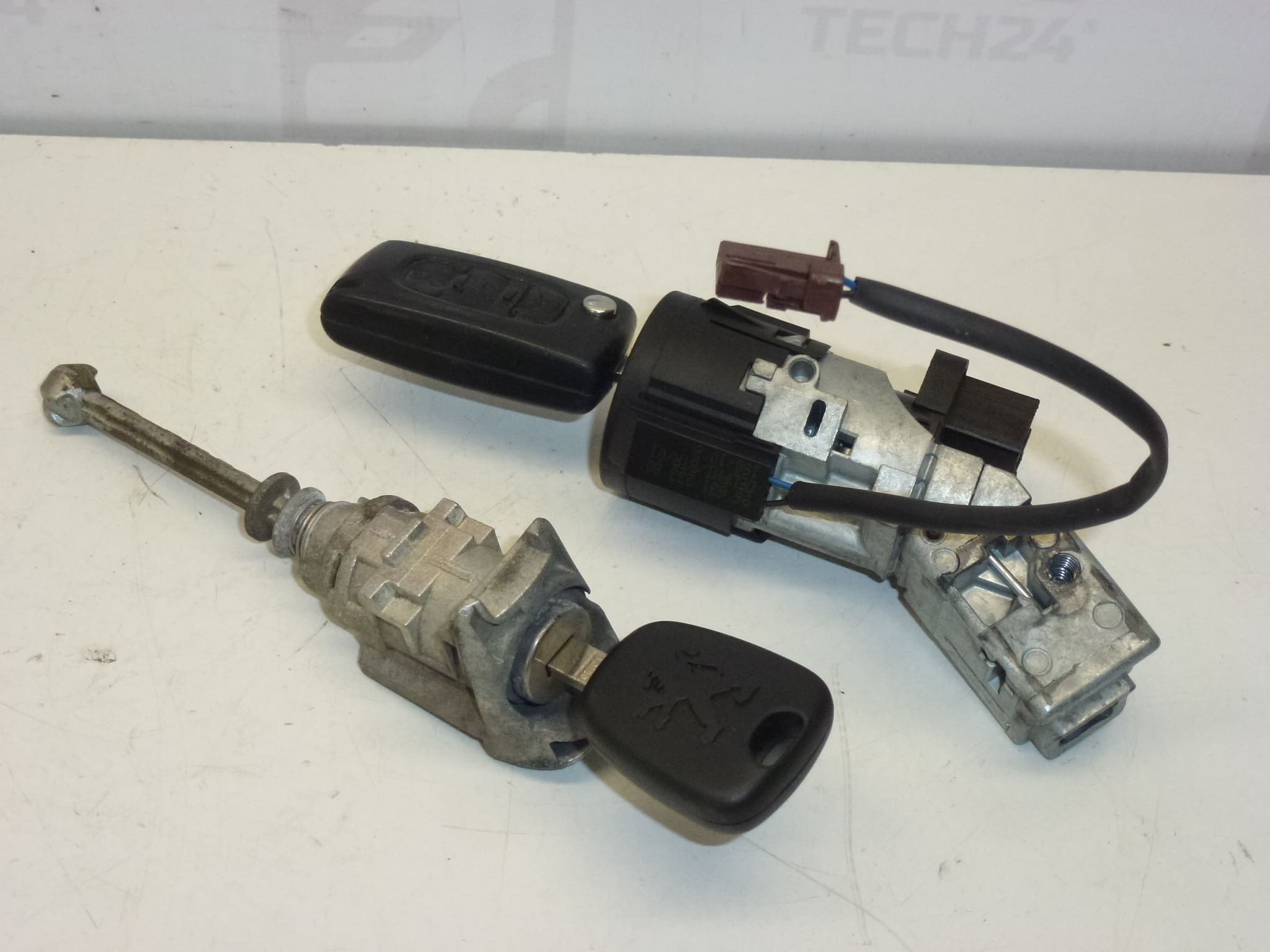 ajtózár és 2 kulcs Citroën Peugeot 4162SP