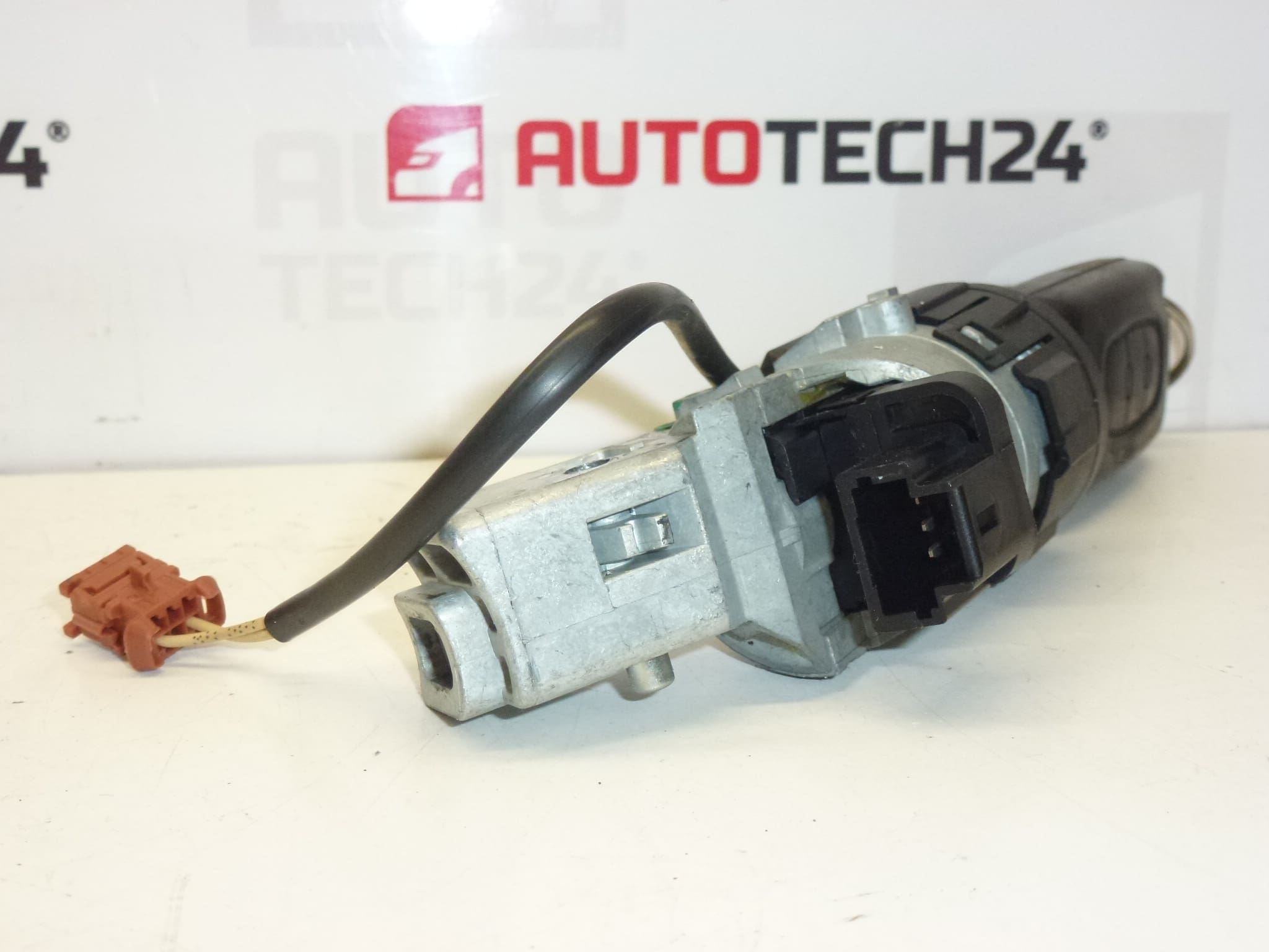 ajtózár és két kulcs Citroën Peugeot 4162EQ 4162EA