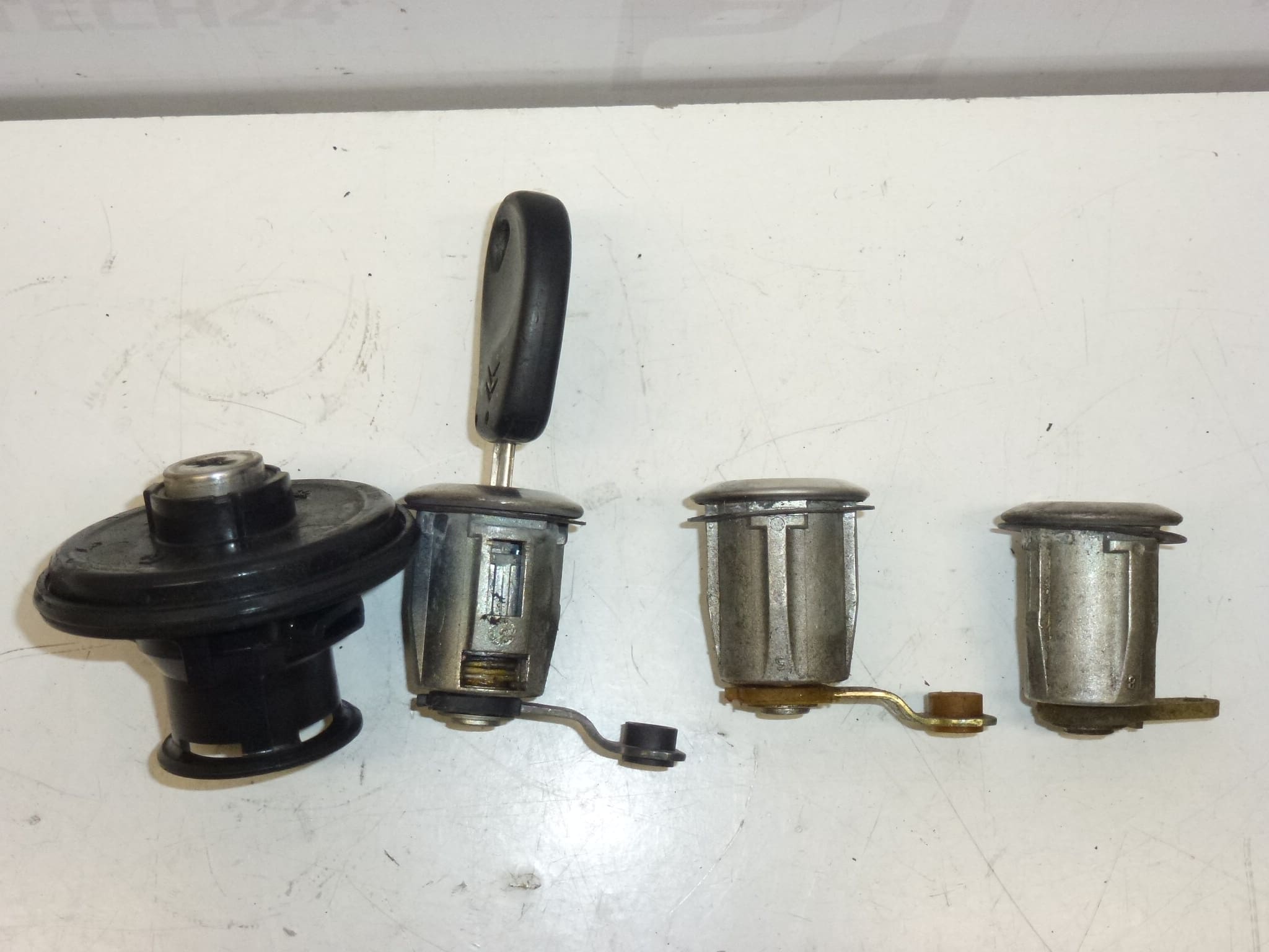 Citroën Berlingo II 4162CF Kulcs- és zárkészlet - Image 2