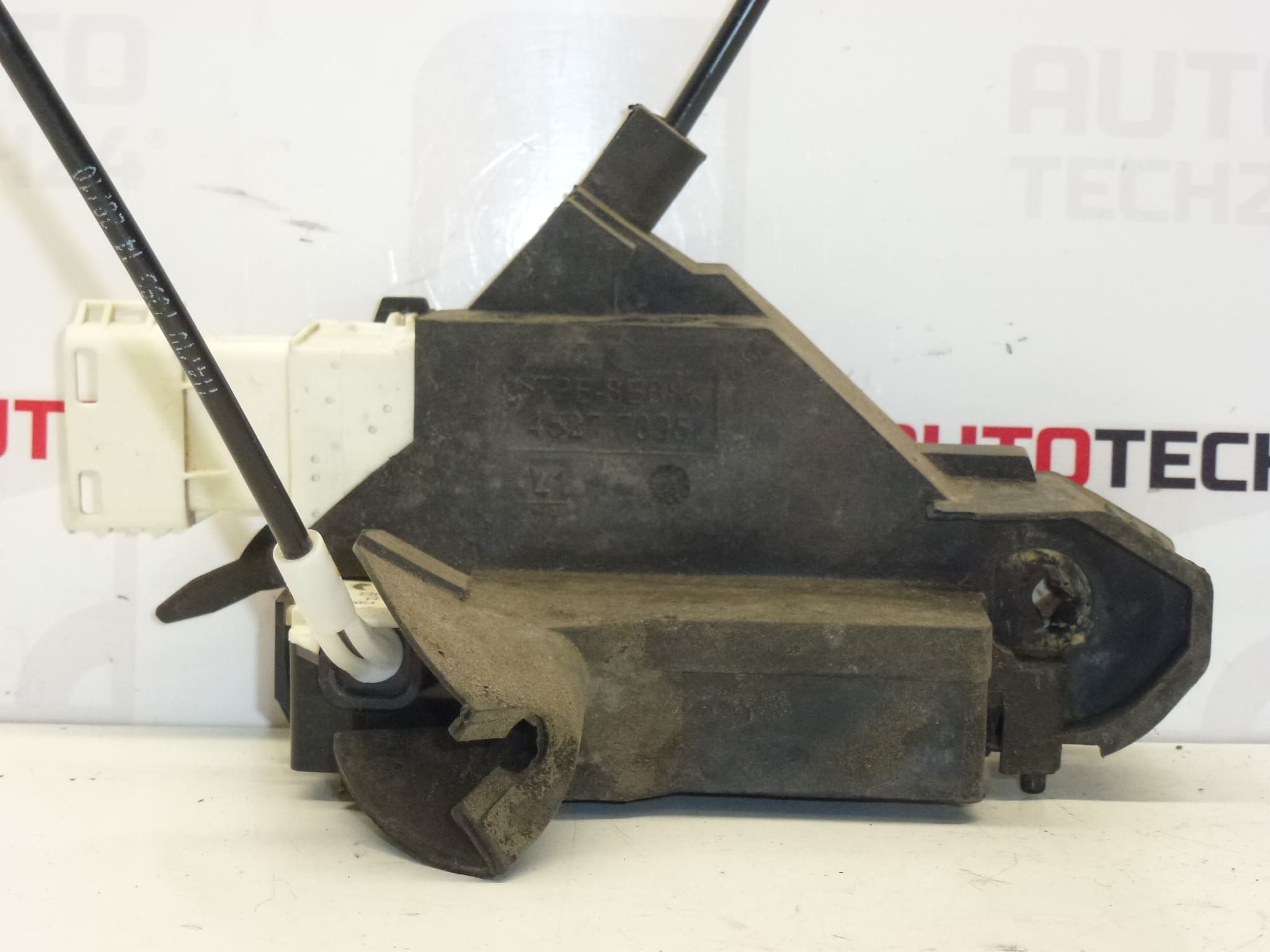 Peugeot 407 Első Bal Ajtózár 9686683680 9135FN - Image 2