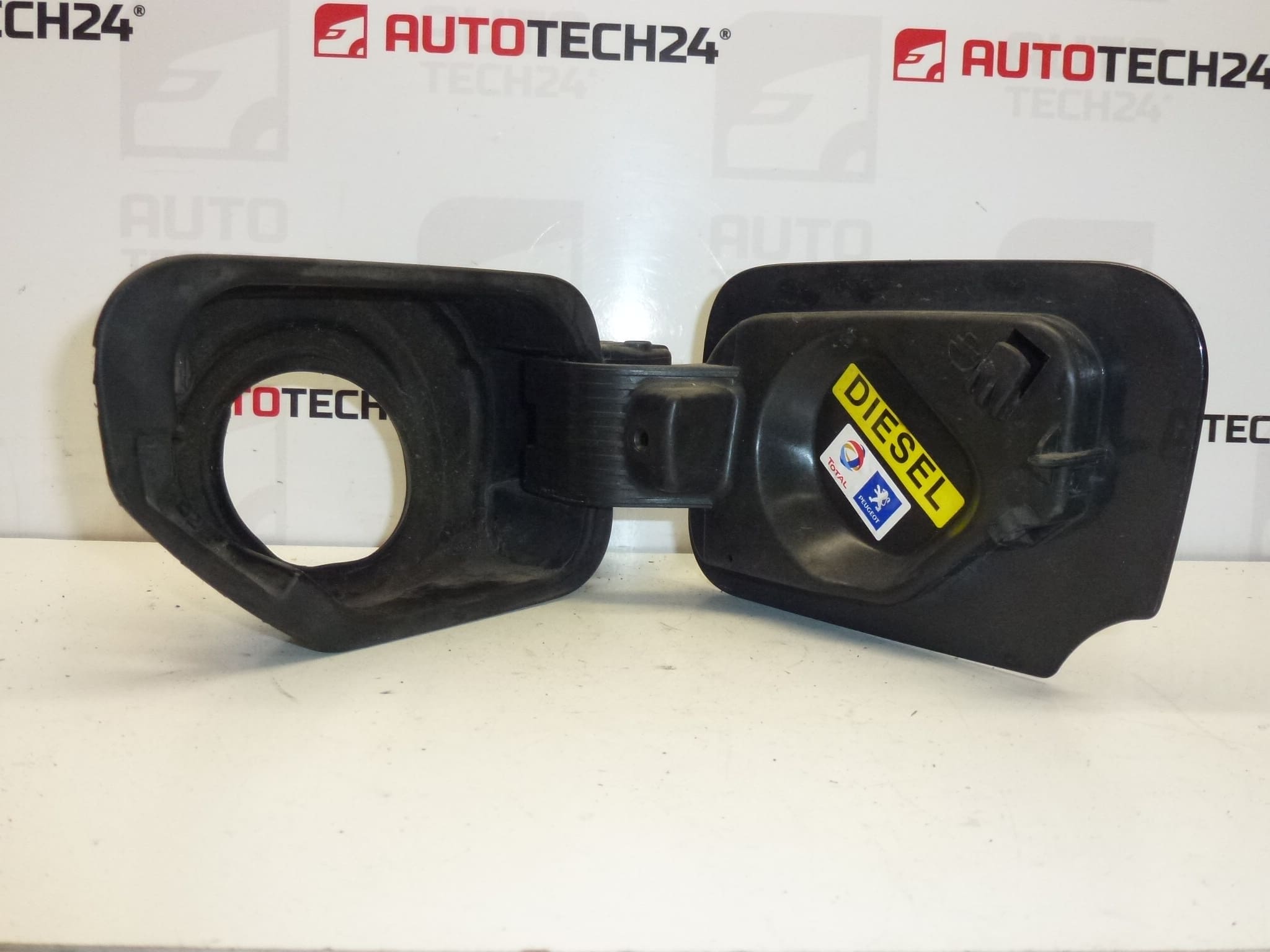 Peugeot 407 Üzemanyagtank fedele 1517A7 151877 EYPC - Image 2