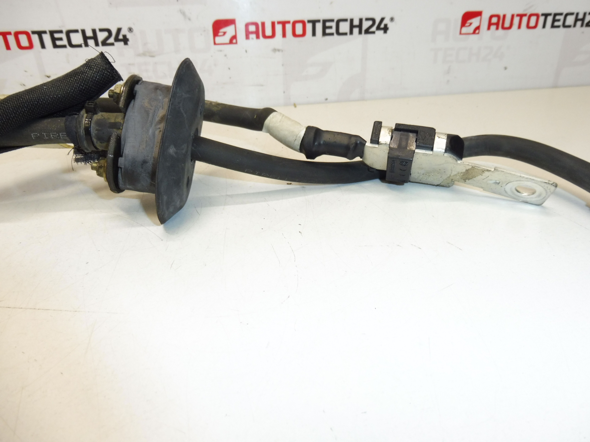 Csatlakozó kábel + oszlop Citroën Peugeot motorban 1484991080 5642Y3