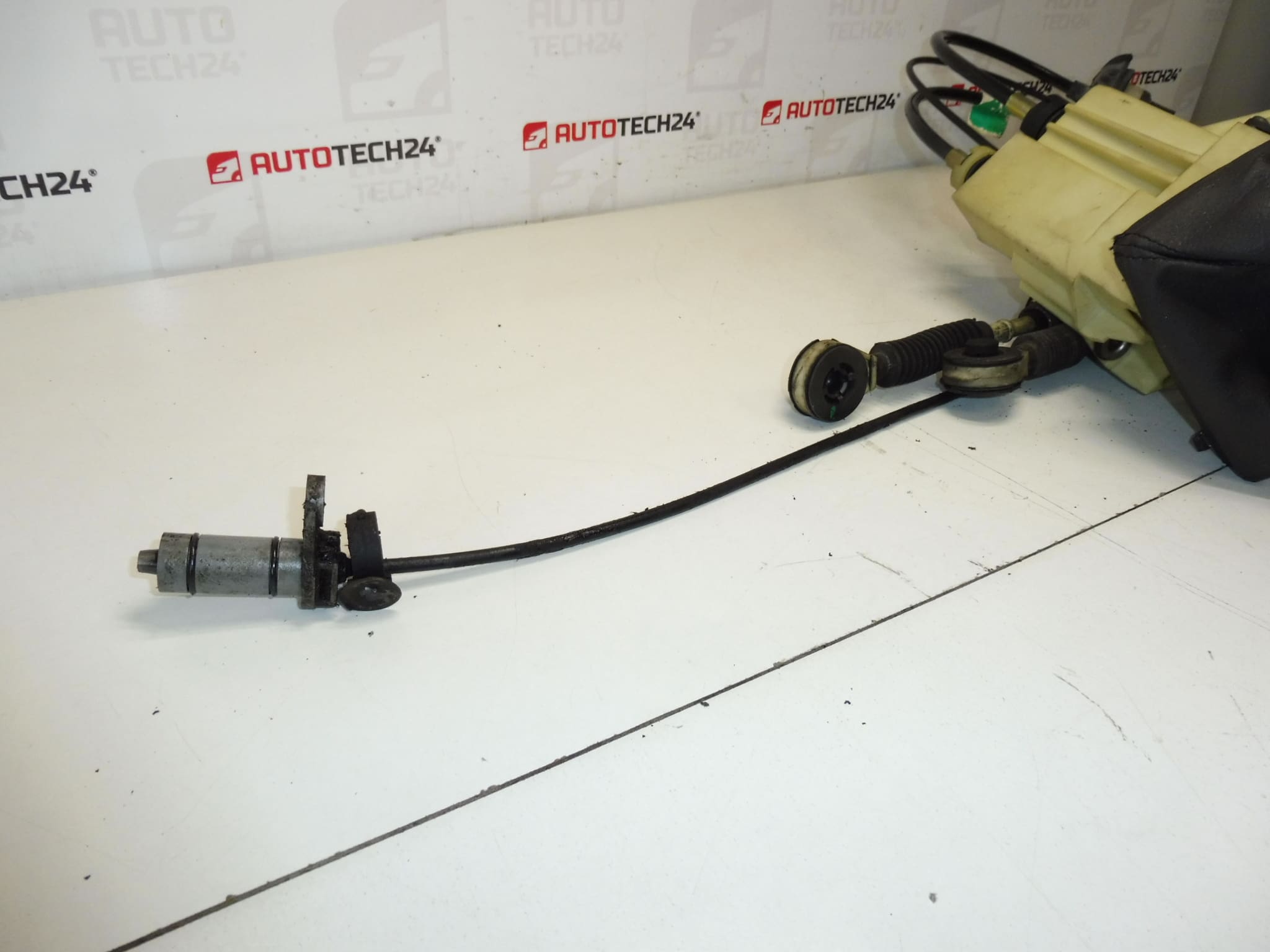 Sebességváltó tartó és váltórúd 6 sebességes Citroën Peugeot 2400P7 2444X8 241059 - Image 2