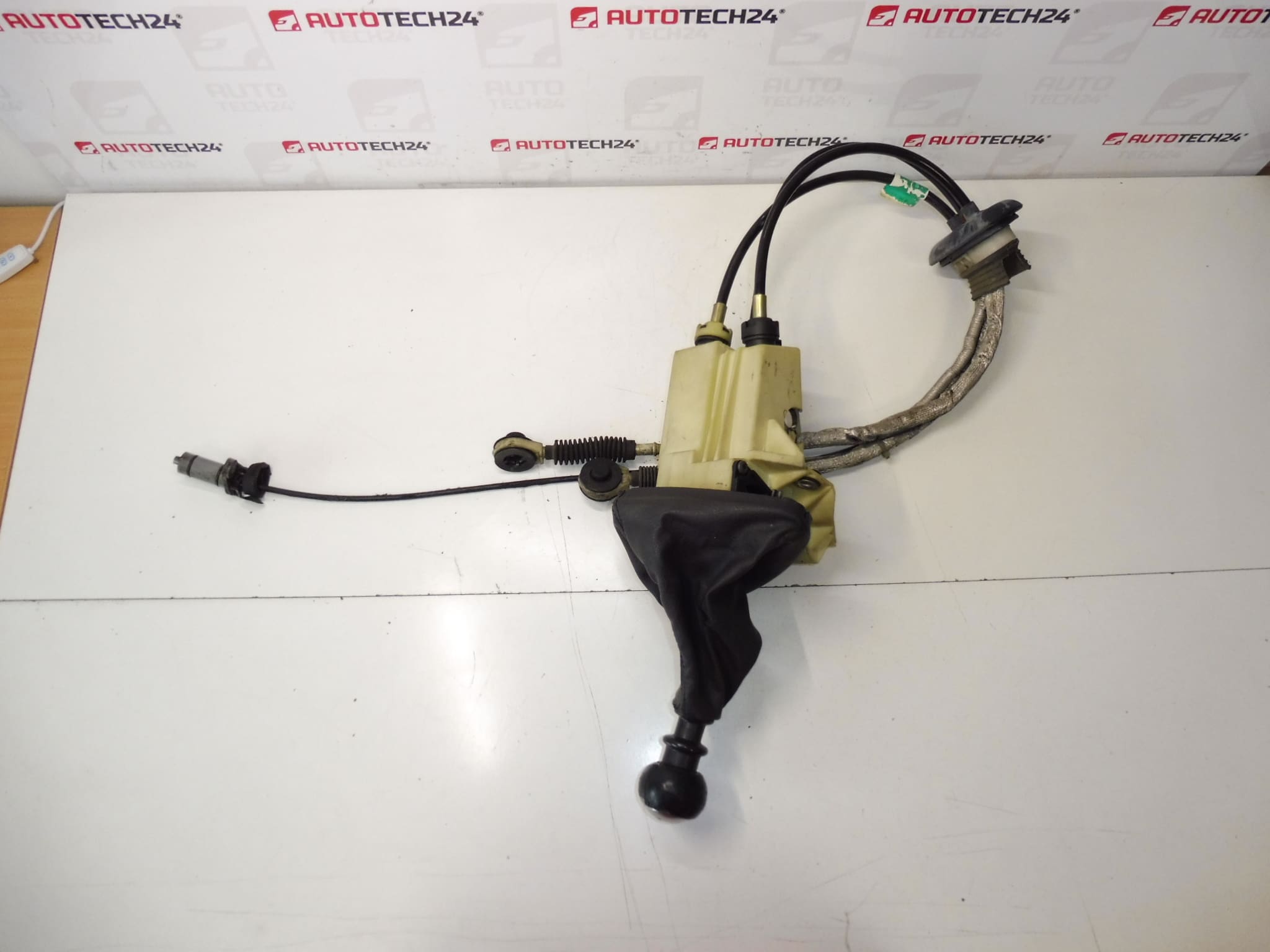 A 6 sebesség háttere és eltolódása Citroën Peugeot 2400P7 2444x8 241059