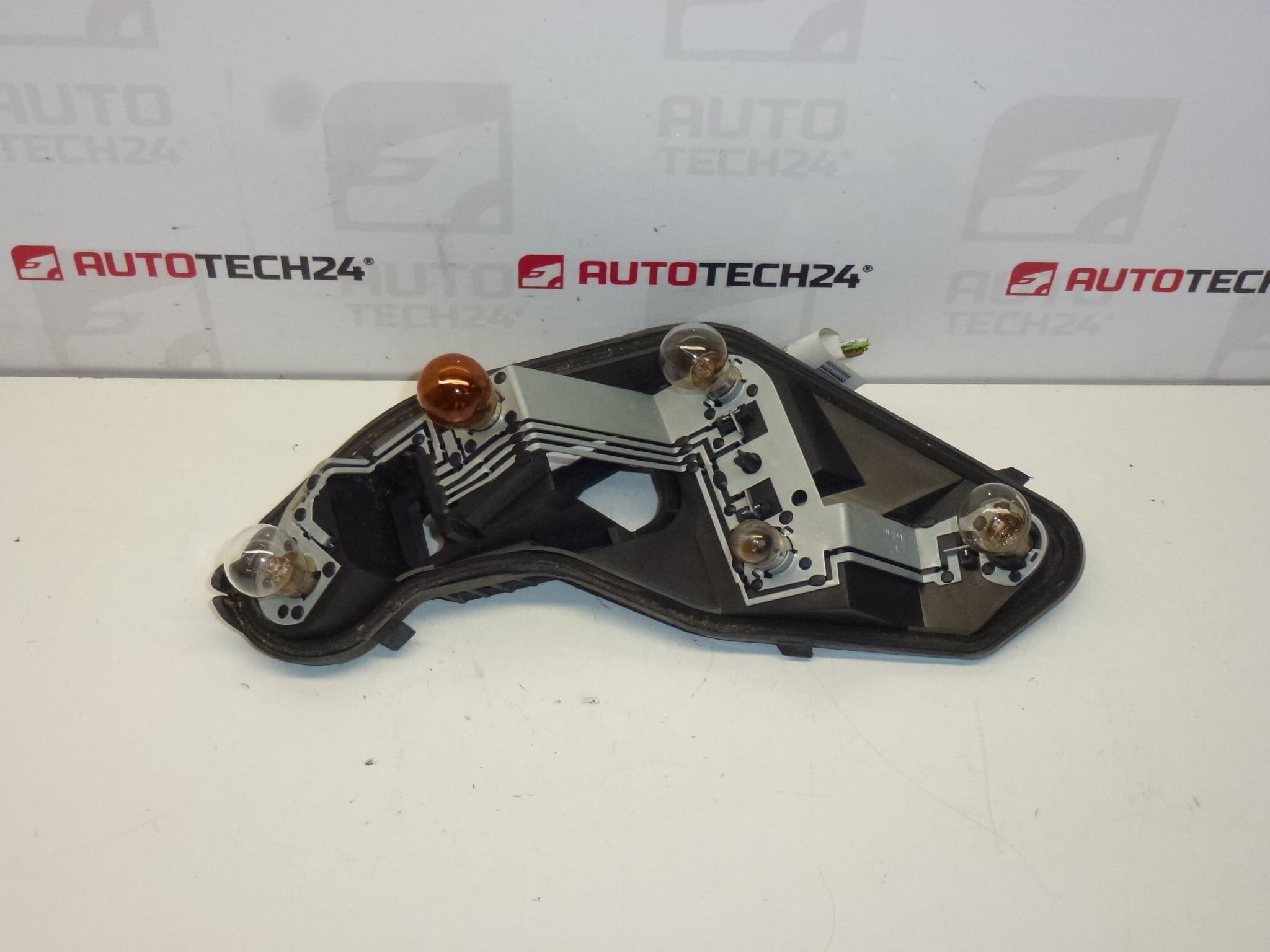 Bal hátsó lámpa izzófoglalat + kábel Peugeot 207 6350Y7