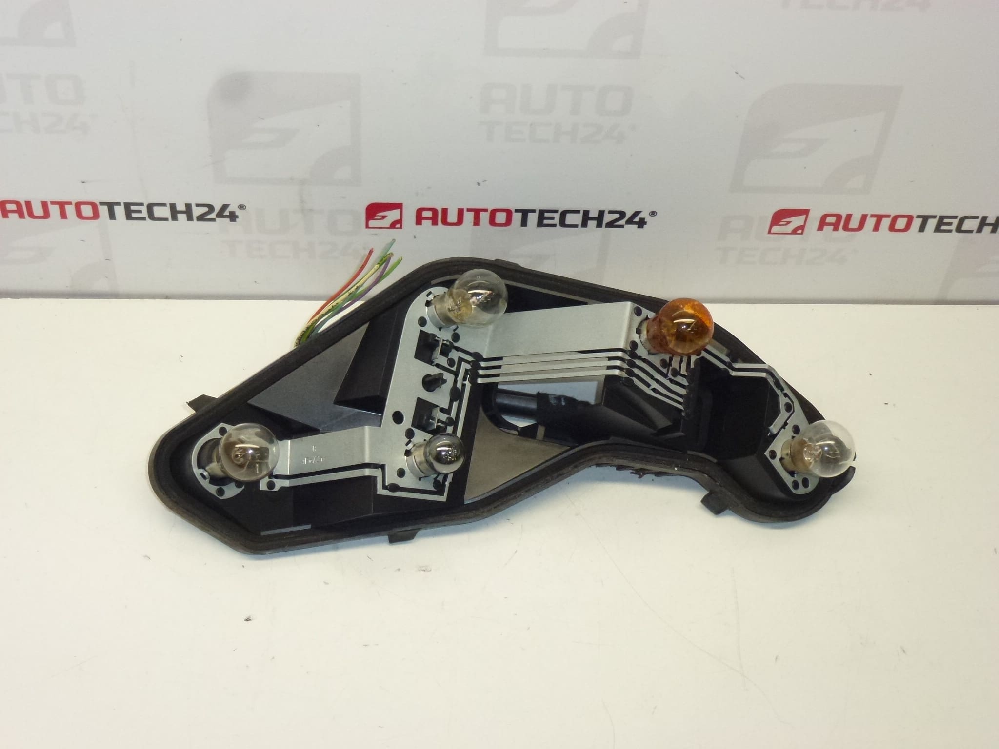 Jobb hátsó lámpa izzófoglalat + kábel Peugeot 207 6351Y7