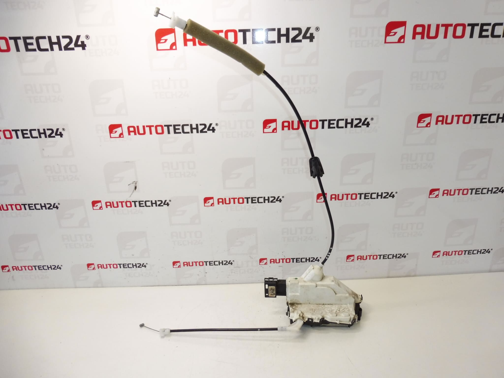 Peugeot bal hátsó ajtó zárolása 308 006173 A04993