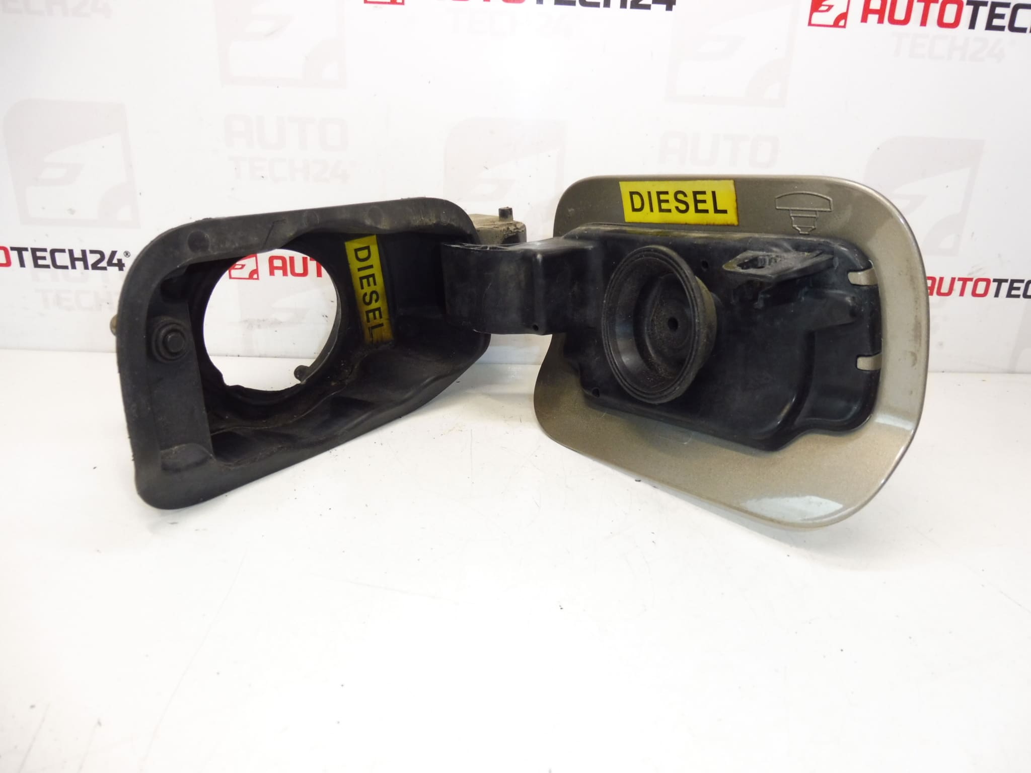 Tankfedél KCHC Citroën C5 X7 Kombi 151898 1517G4 - Image 2