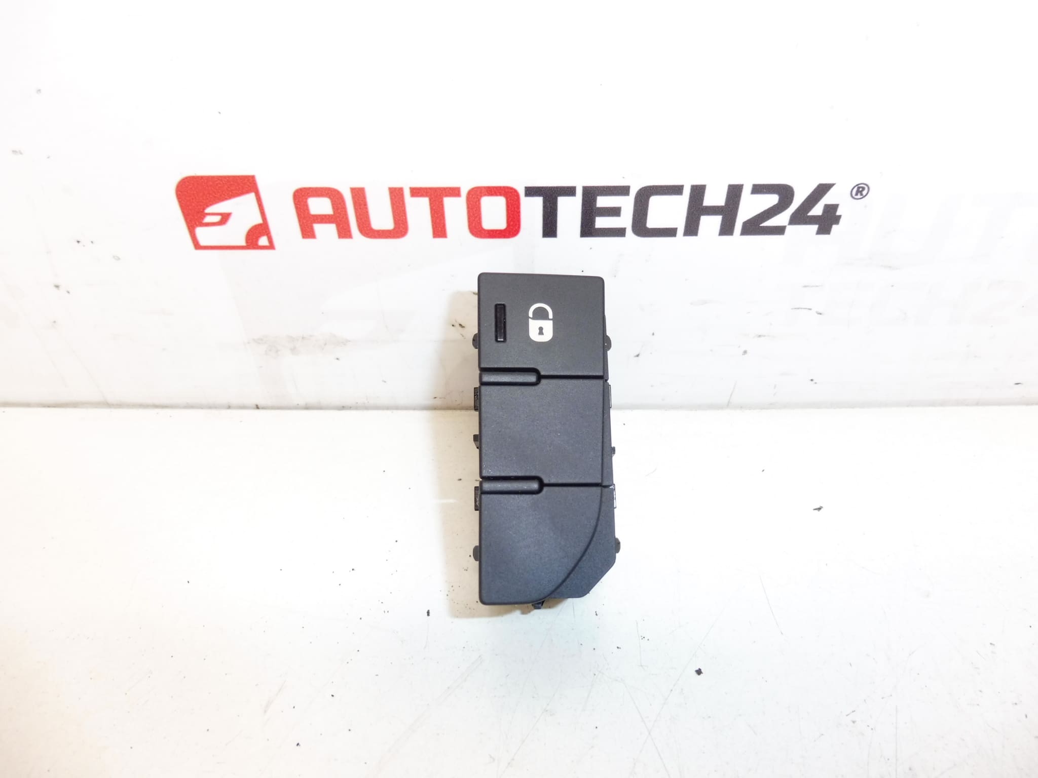 Központi zár kapcsoló Citroën C5 X7 9663757d 649049