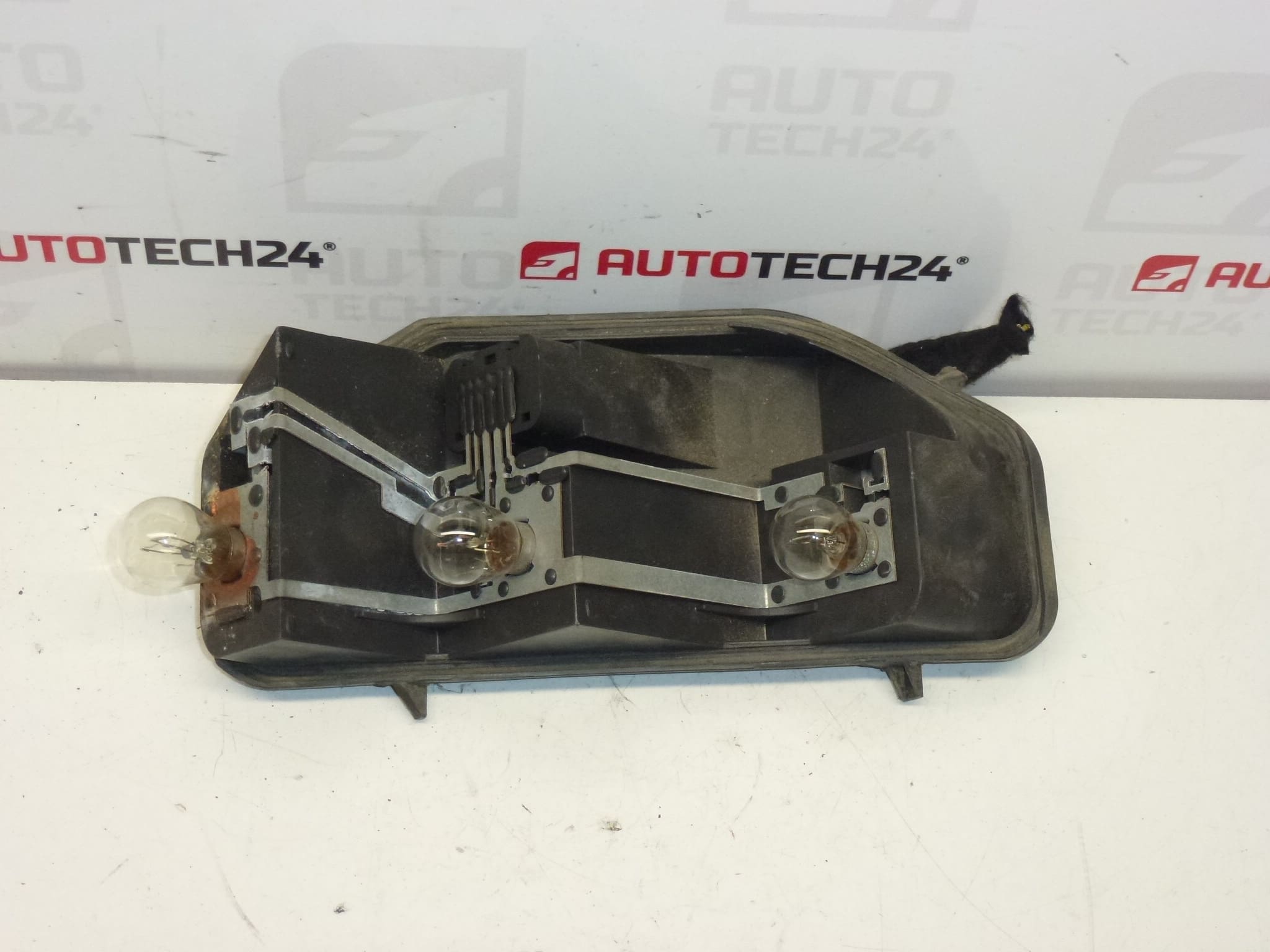 Aljzat jobb hátsó lámpa bekötésével Peugeot 407 KOMBI 6351T3 6351FR