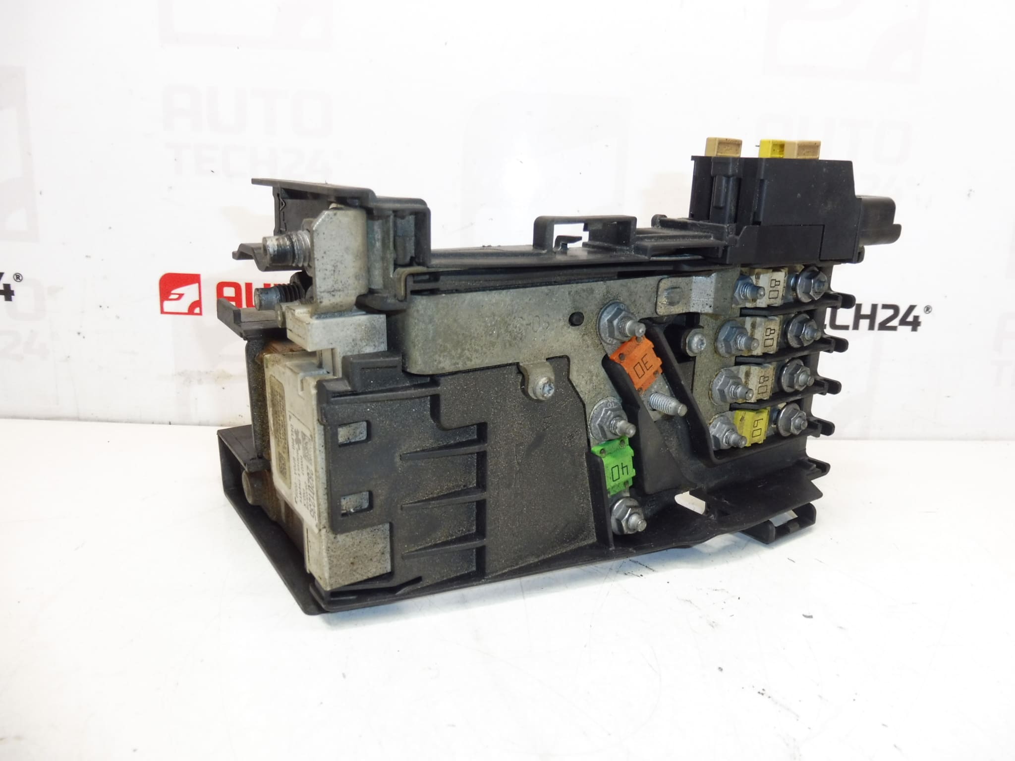 Biztosítékmodul Citroën Peugeot 9665794680 28201235 6500HE - Image 2