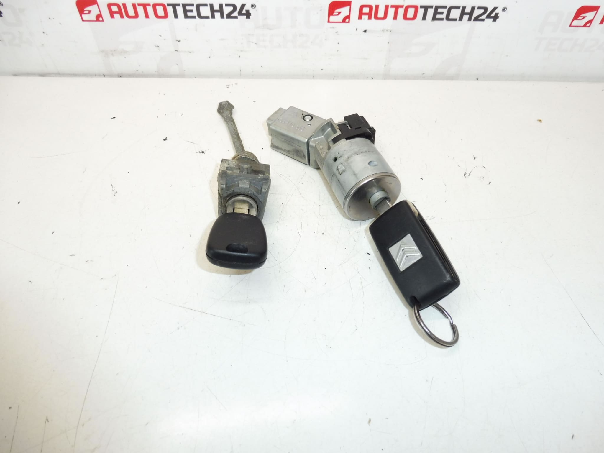 Zárak és 2 kulcskészlet Citroën Peugeot 4162KF 4162KC