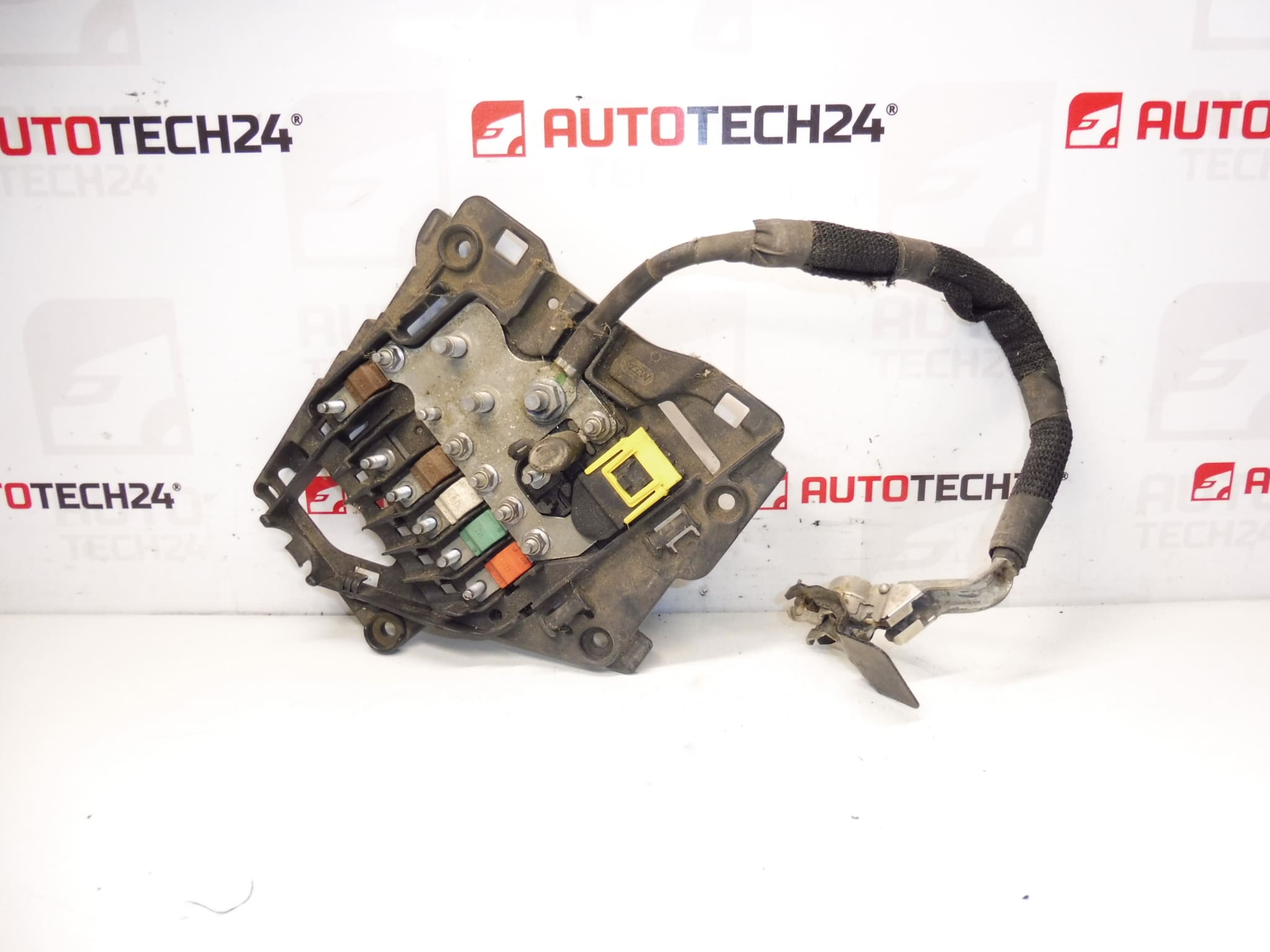 Citroën Peugeot 9675123880 biztosíték modul