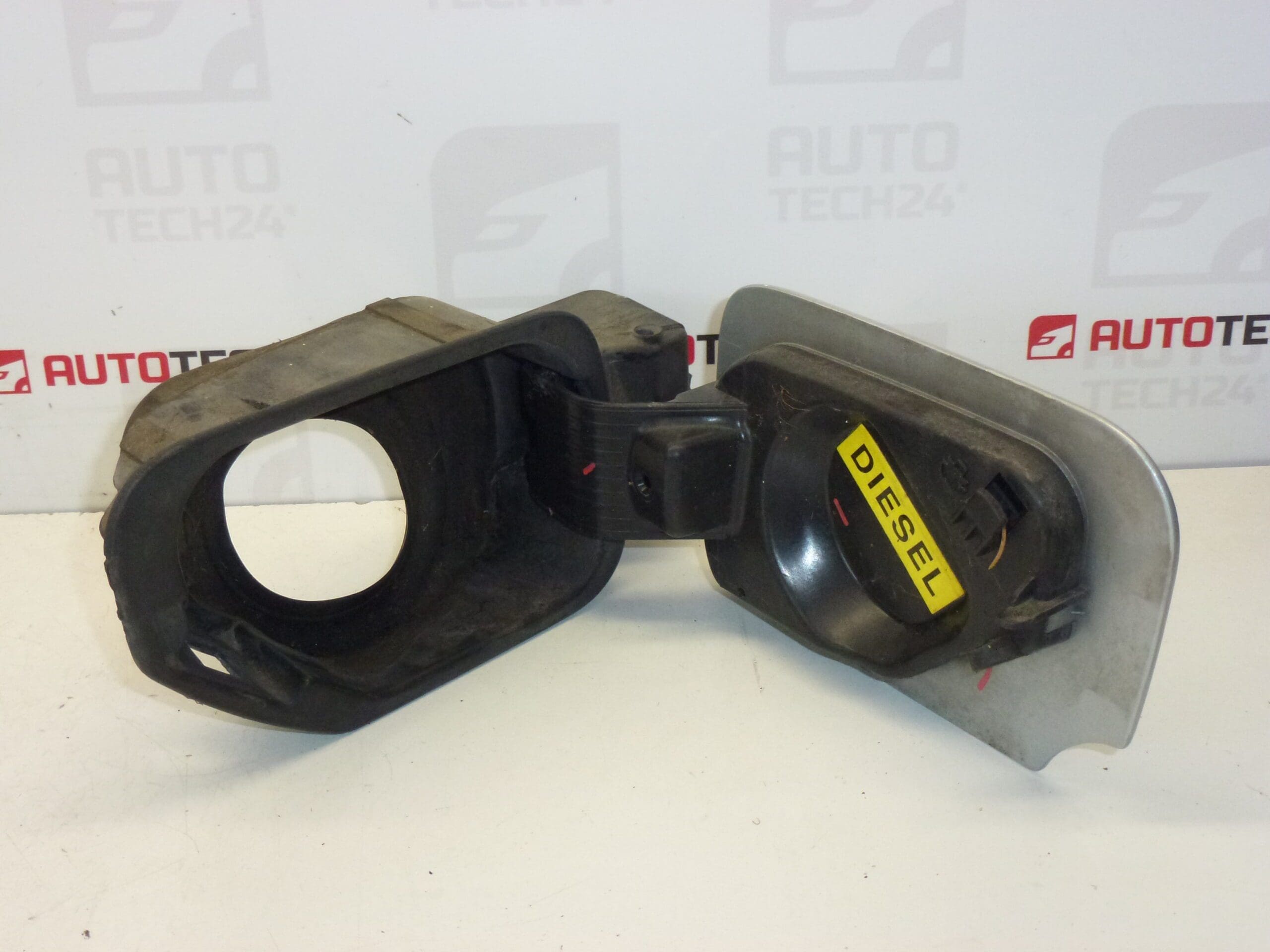 Peugeot 407 Üzemanyagtartály Fedél 1517A7 151877 EZRC - Image 2