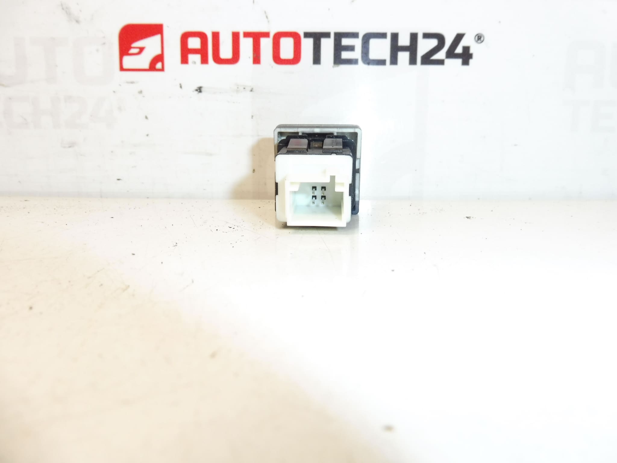 Citroen Peugeot Ajtózár Kapcsoló 96583098XT 6490E1 - Image 2