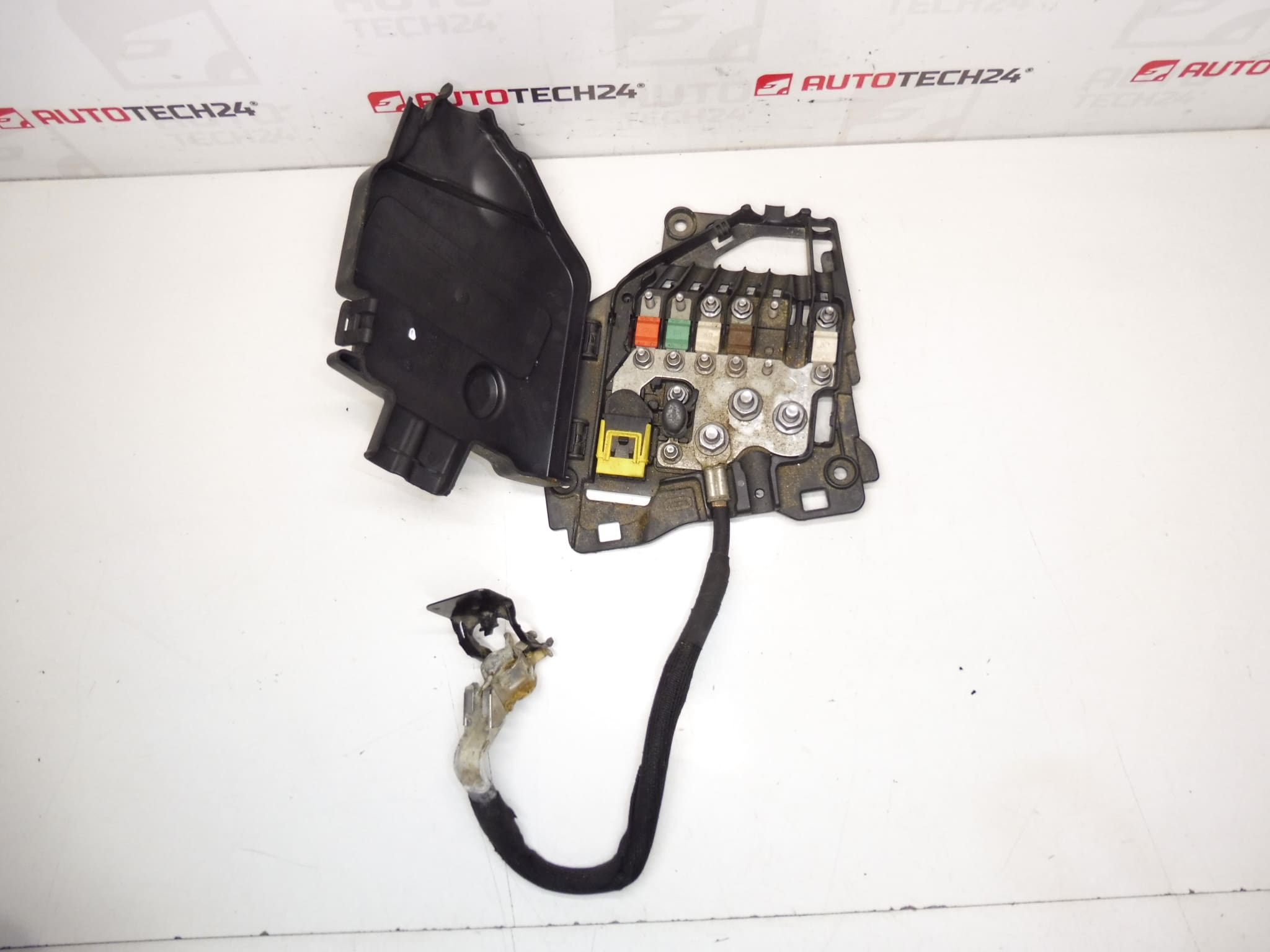 Citroën Peugeot 9801147680 66652X biztosíték modul