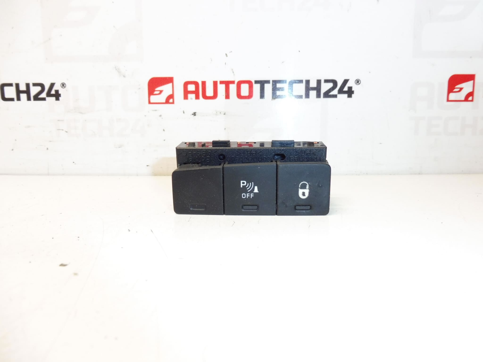 Központi reteszelő kapcsoló