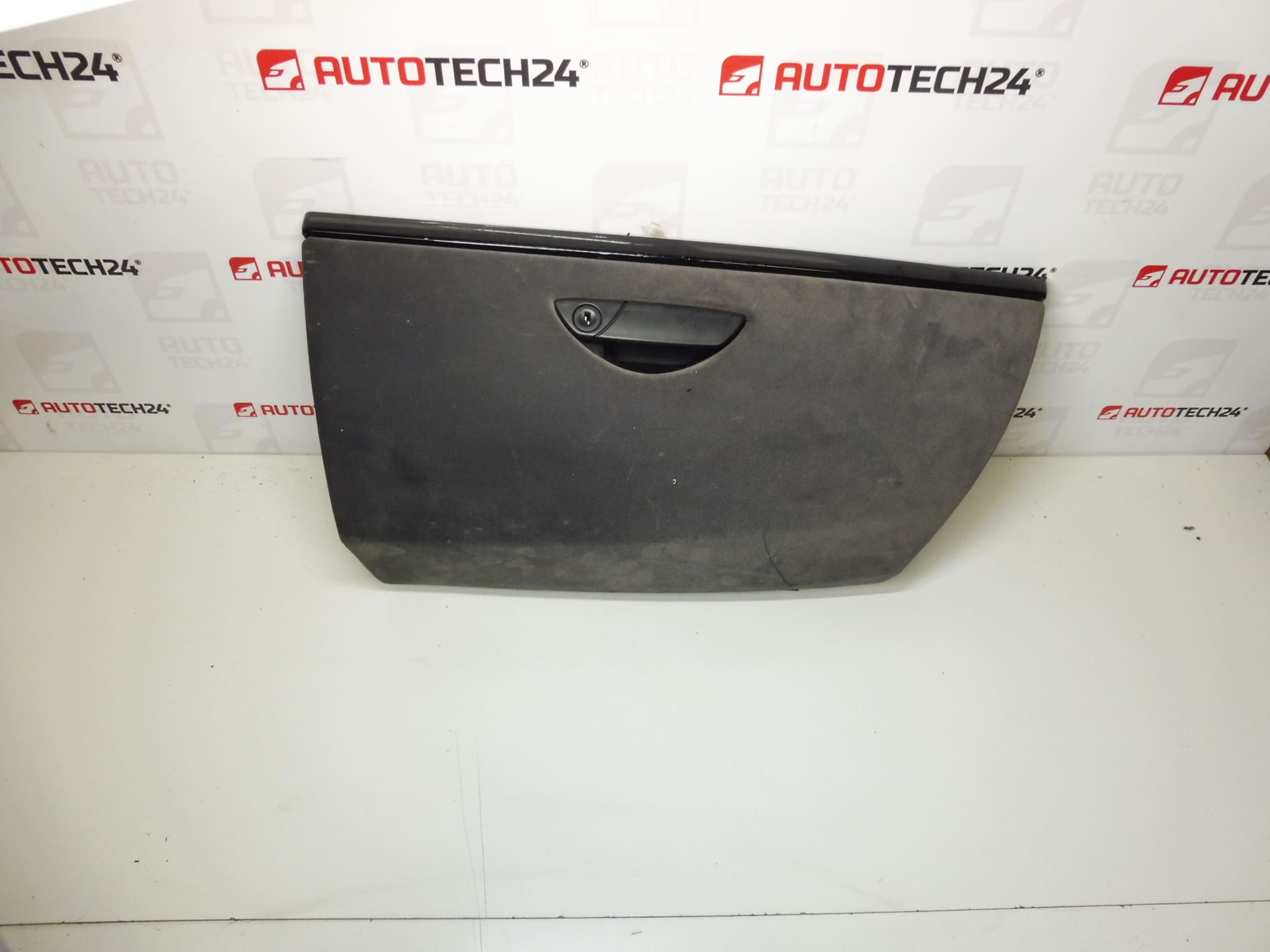 Tárolódoboz az utas előtt Citroën C8 Peugeot 807 8218SL 8218SR