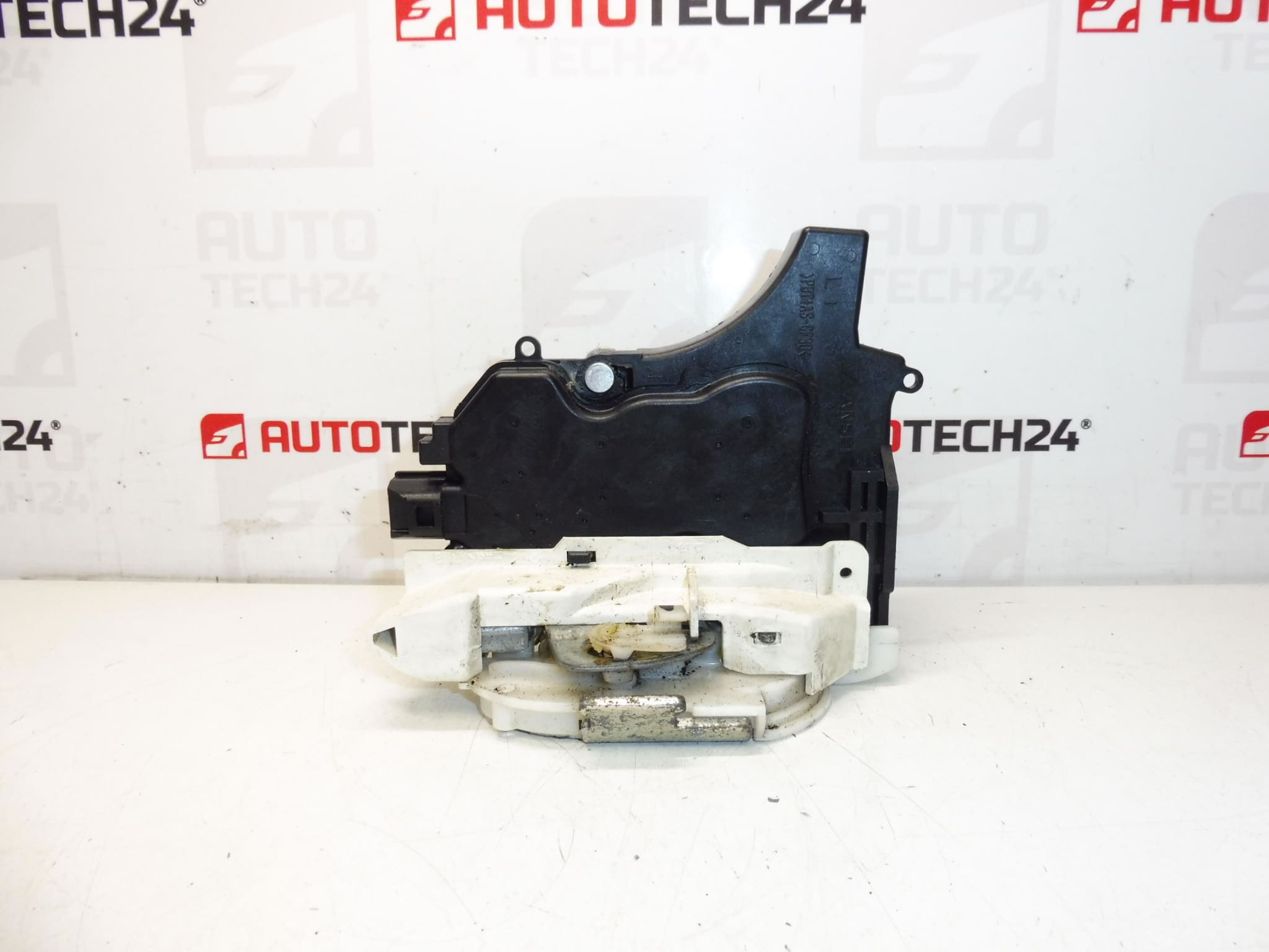 A bal oldali ajtó zárja Citroën C-Crosser Peugeot 4007 9135cc