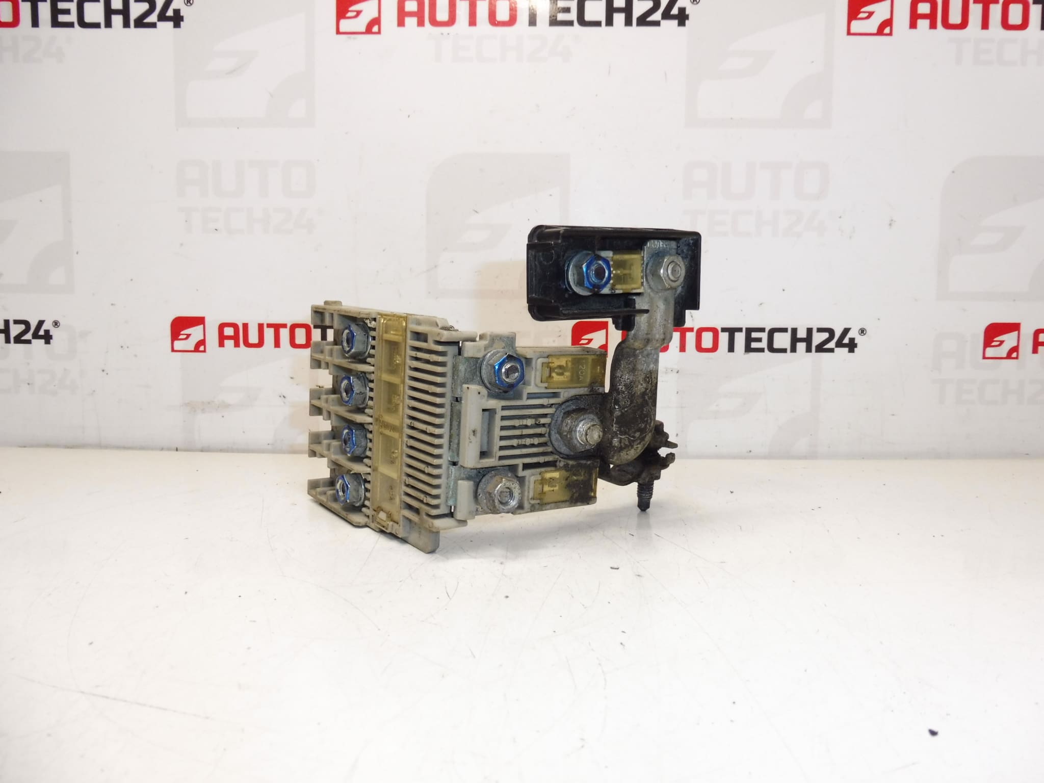 C-Crosser Peugeot 4007 6500FC biztosíték modul