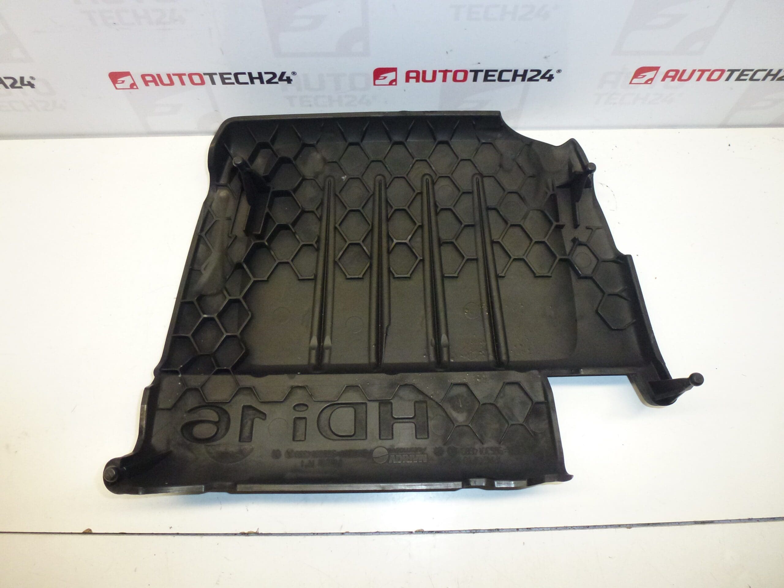 Motorburkolat 1.6 HDI Citroën 9659999980 0137E5