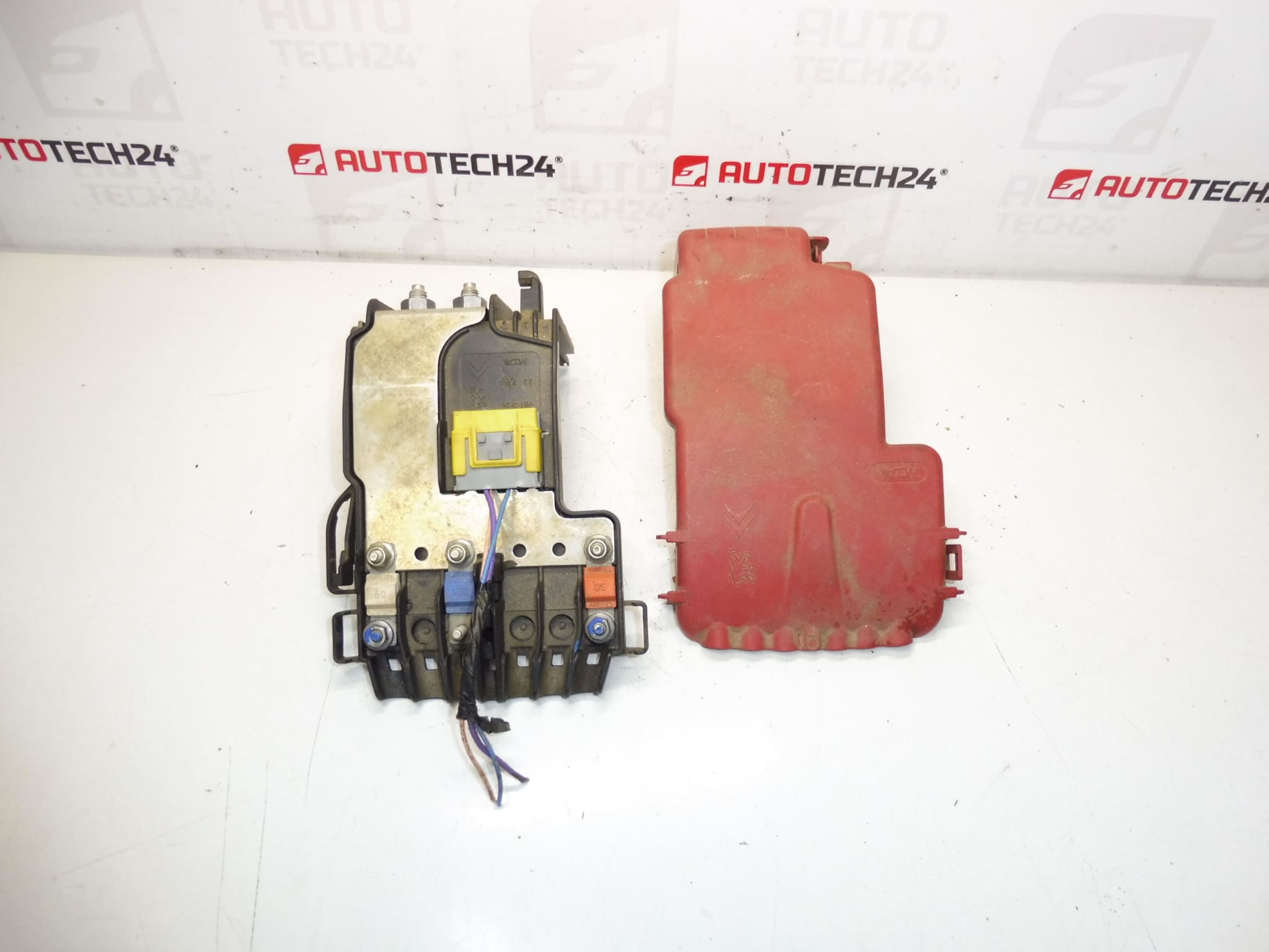 Biztosíték modul Peugeot 308 9663704680 6500GR