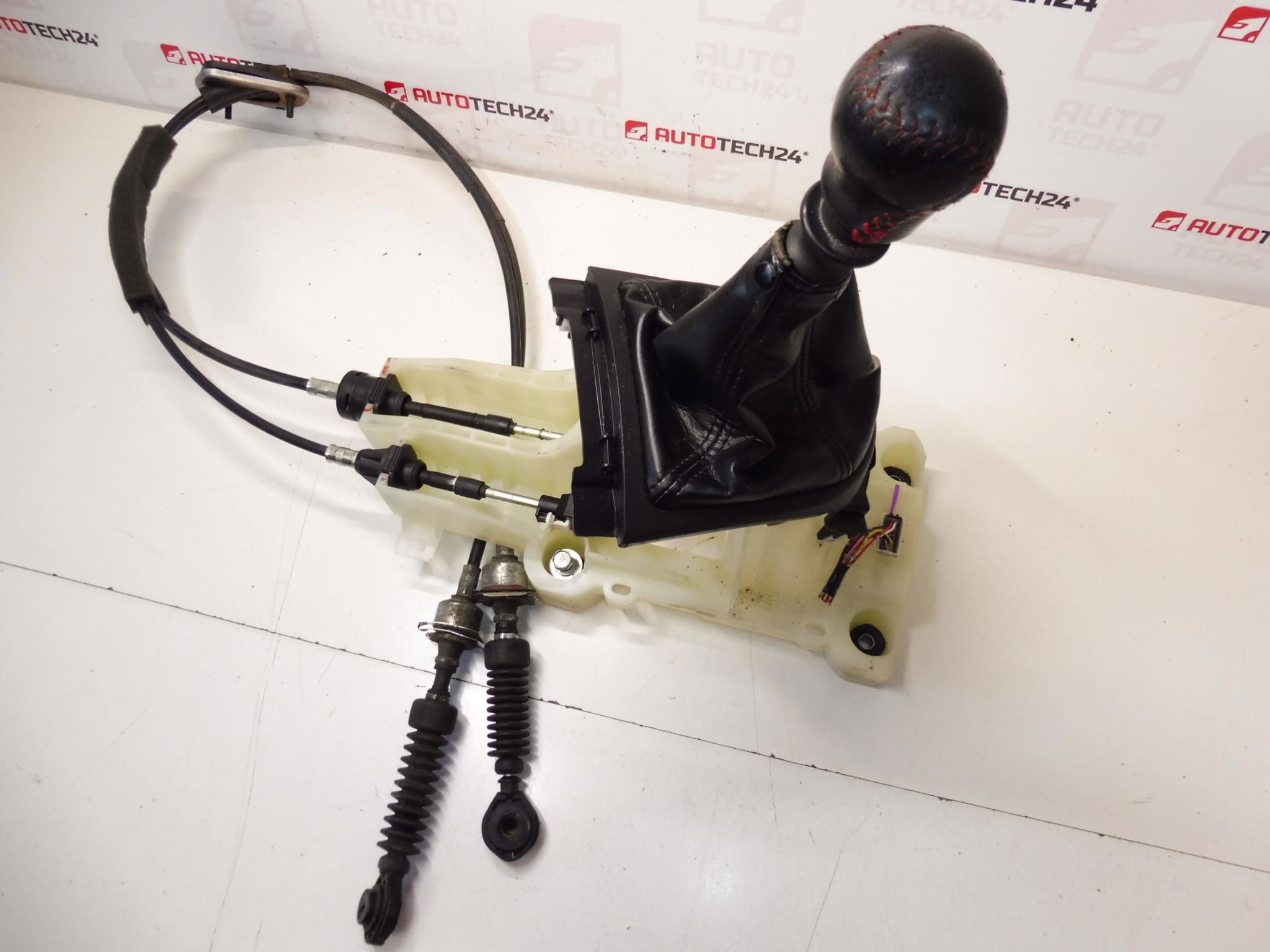 Lakonok egy változó citroën peugeot 2400fs 2444g -vel - Image 2