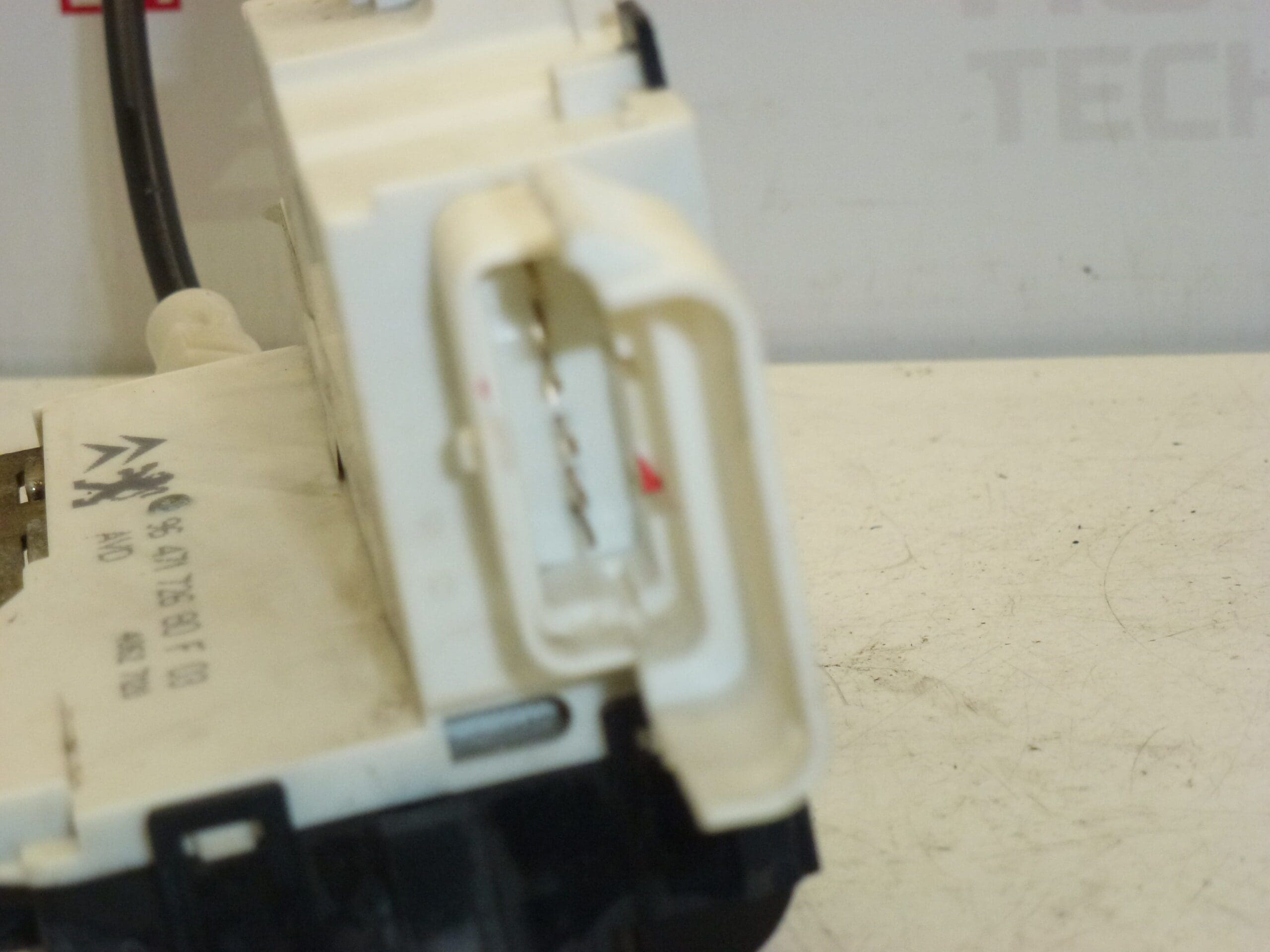 Jobb első ajtózár Citroën C4 9647172680 9136R8 9136ES - Image 2