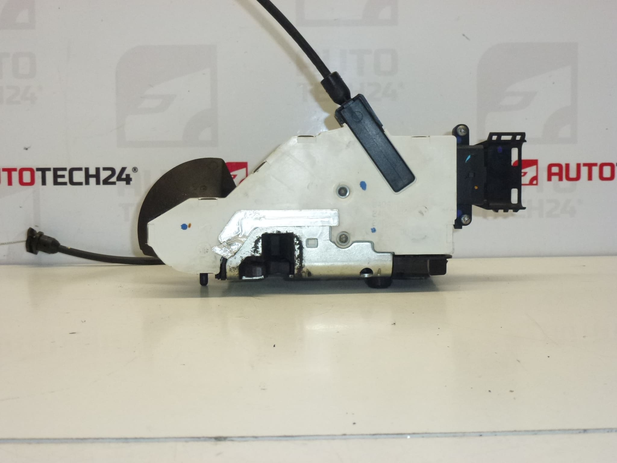 Bal első ajtózár Peugeot 207 24087158 9135V9 - Image 2