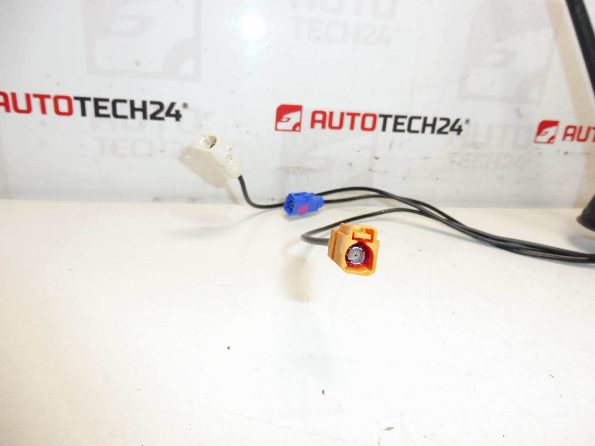 Antenna GPS rúddal Citroën Peugeot 9819669580 9806305680 - Image 2