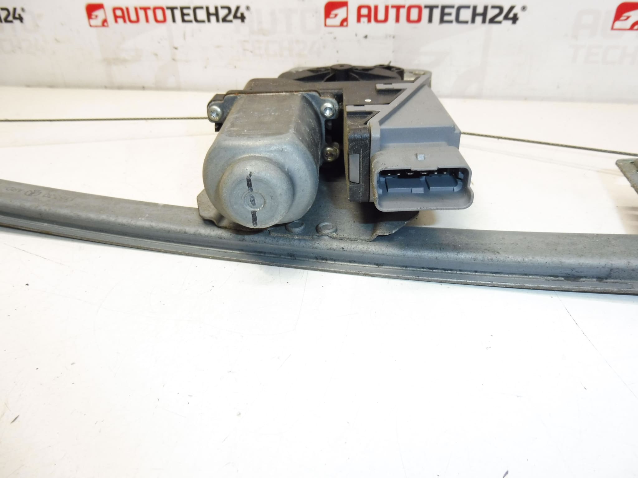 Peugeot 307 9224A4 jobb hátsó ablak letöltés - Image 2