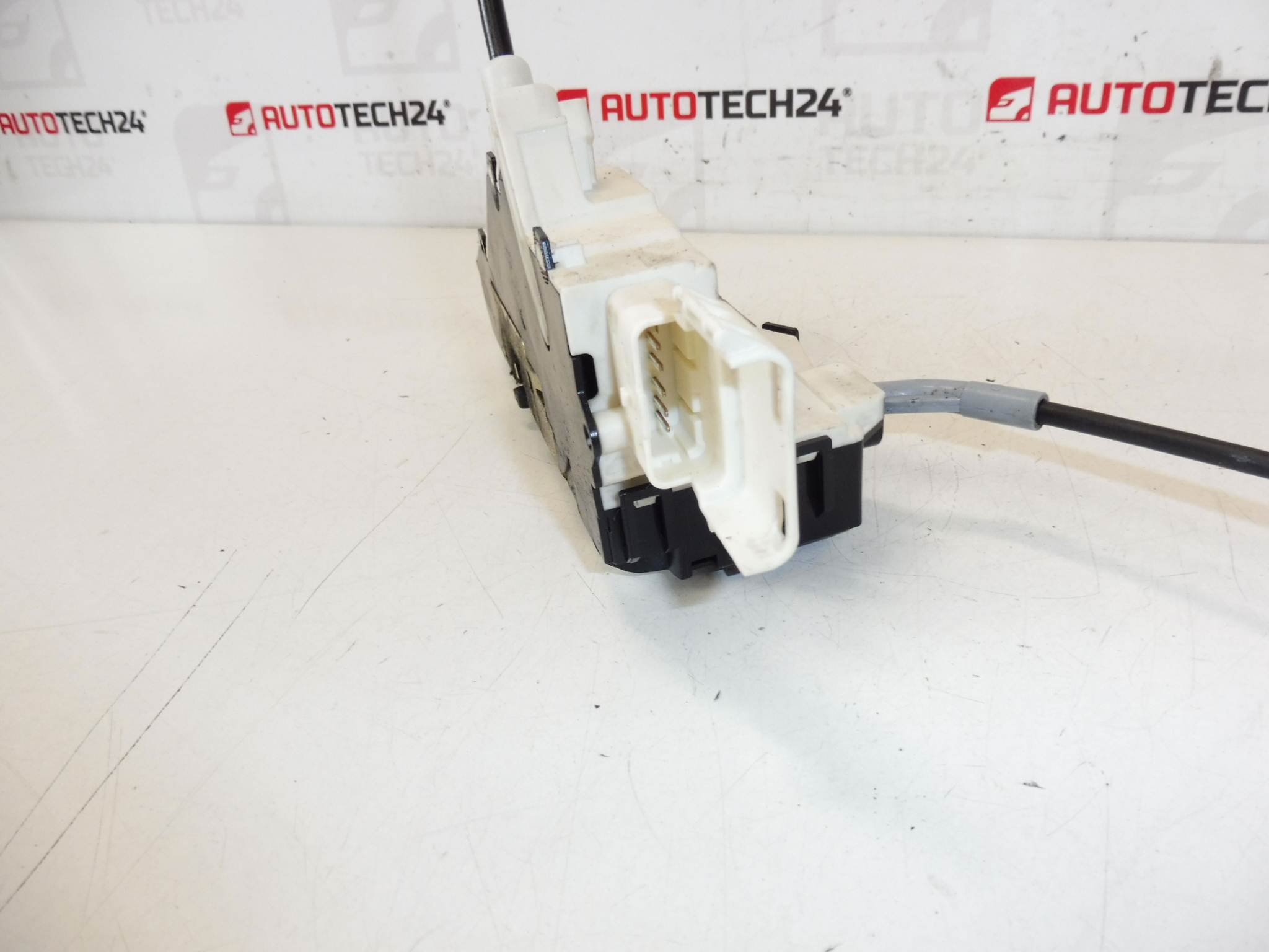 Bal első ajtózár Citroën C4 9660699880 9135R0