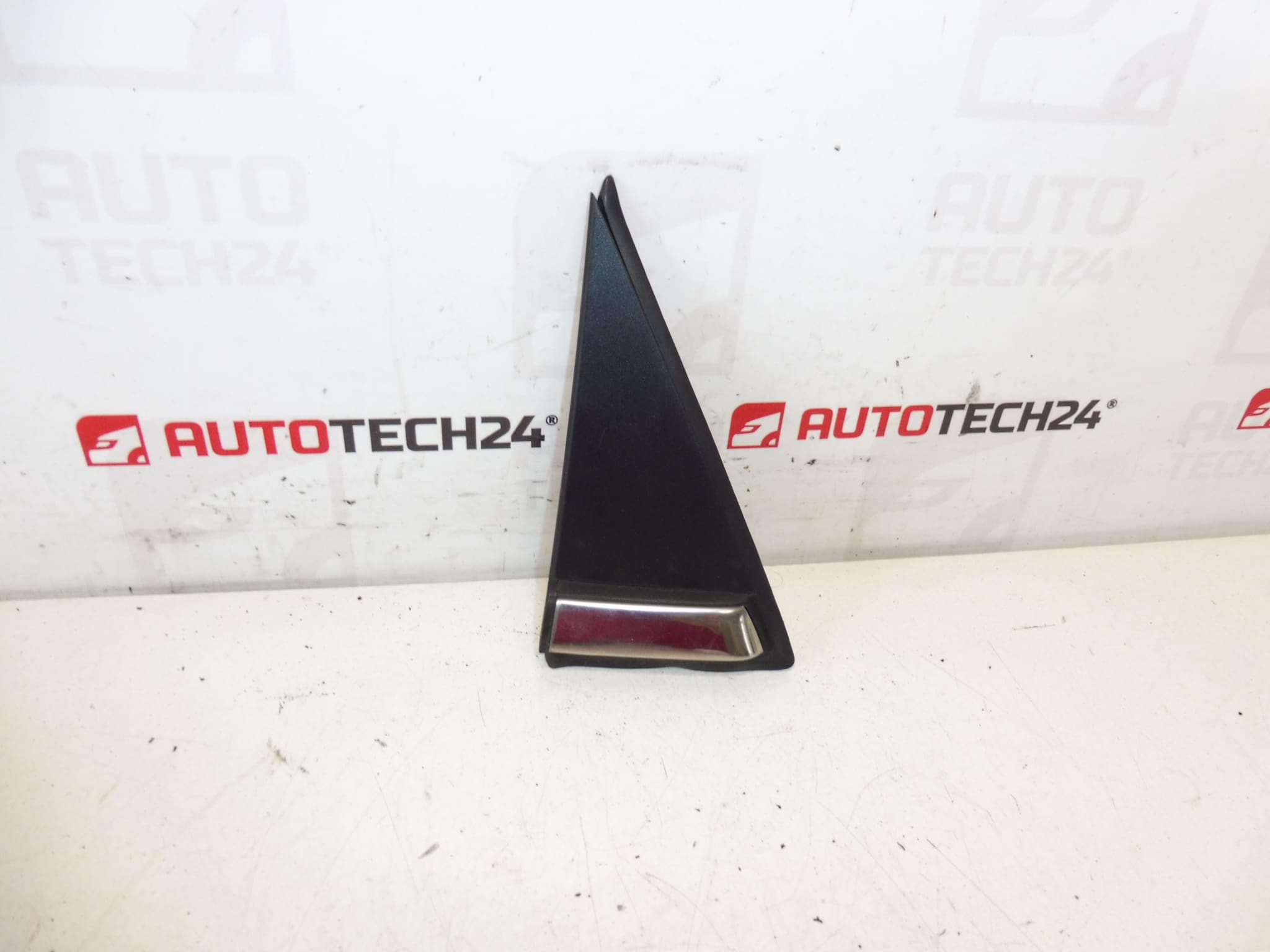 A jobb oldali tükör előtti burkolat Citroen C3 II A51 9025V9
