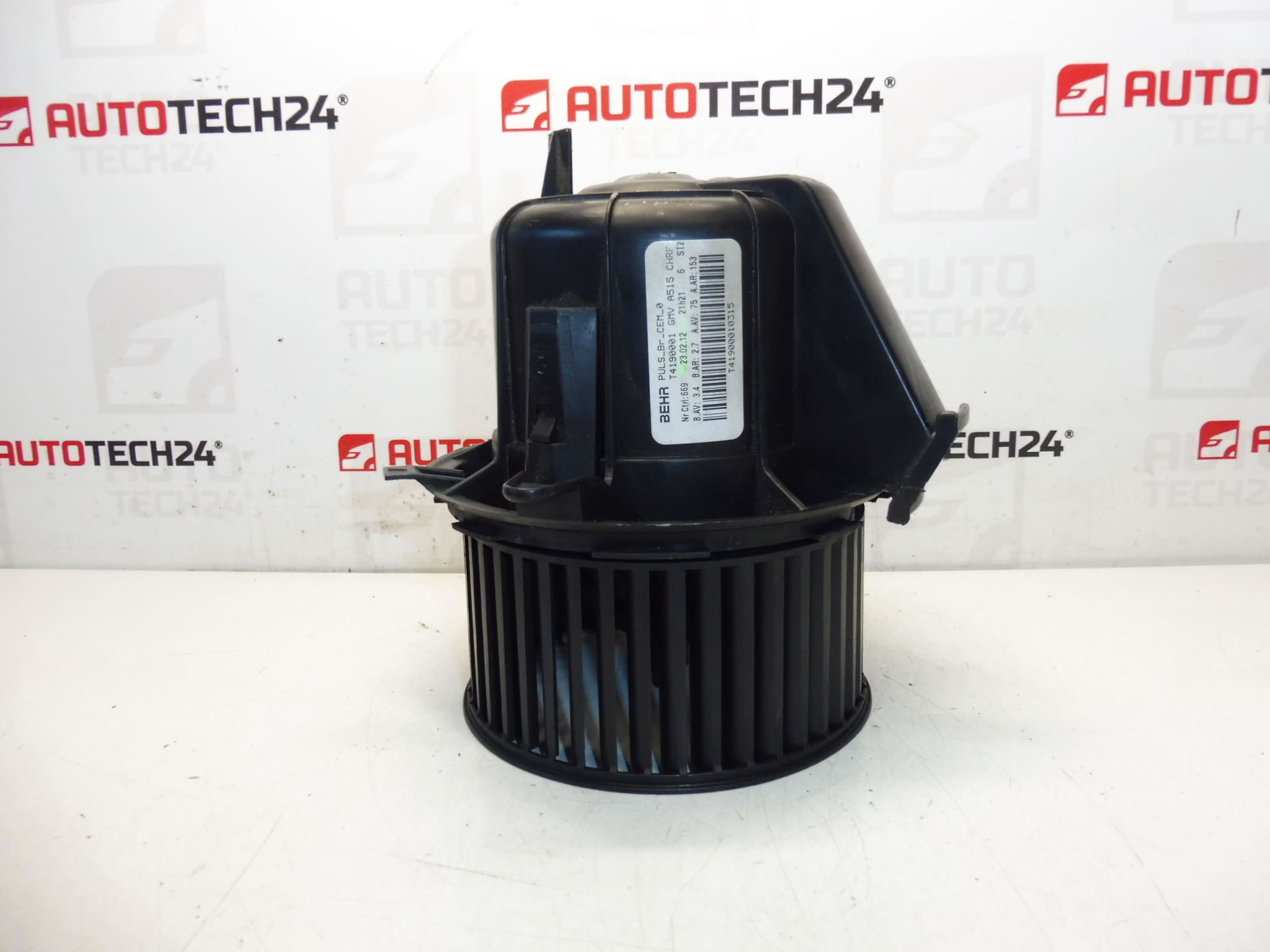 Fűtésventilátor Valeo Citroën Peugeot T4190001 6441CR