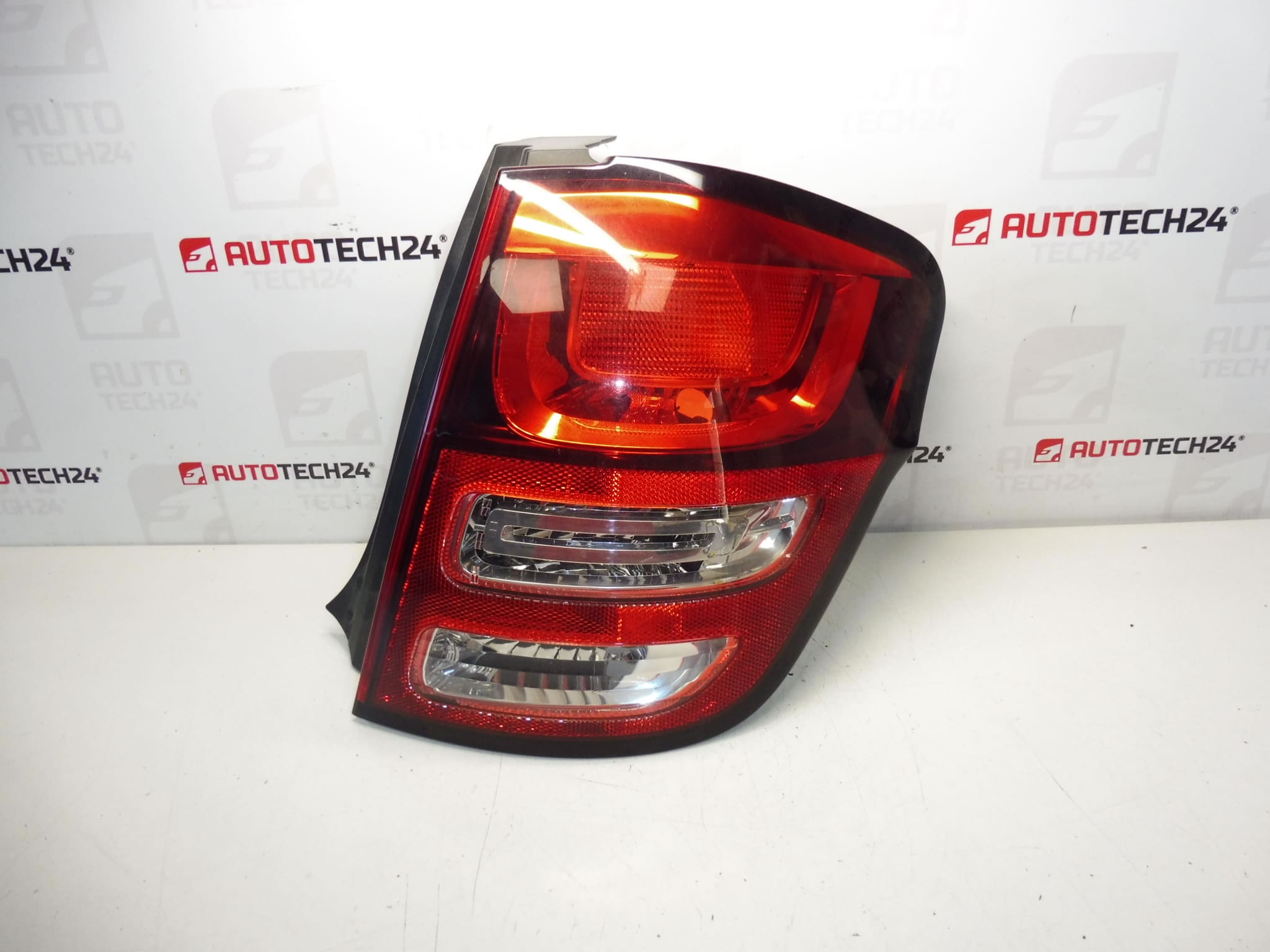 Jobb hátsó lámpa sárvédő Citroën C3 II 9673805380 6351KQ (másolat)