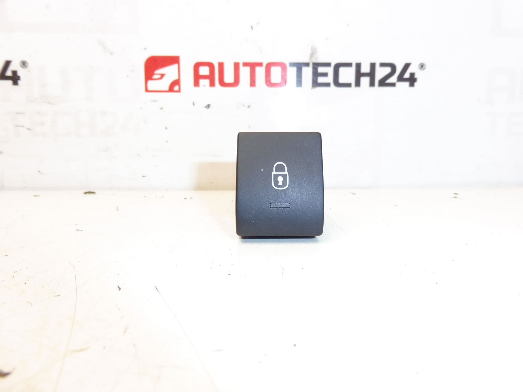 Központi zár vezérlő Peugeot 3008 5008 96652390ZD 6490Z3