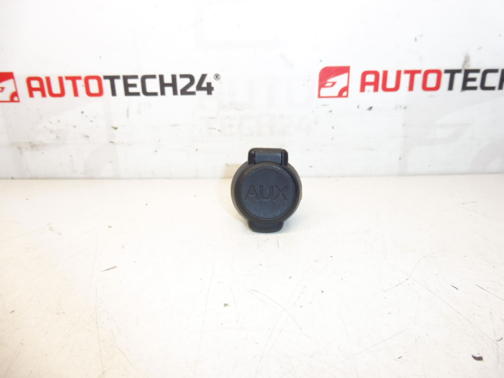 USB aljzat Citroën Peugeot 96645227ZD 6574JV