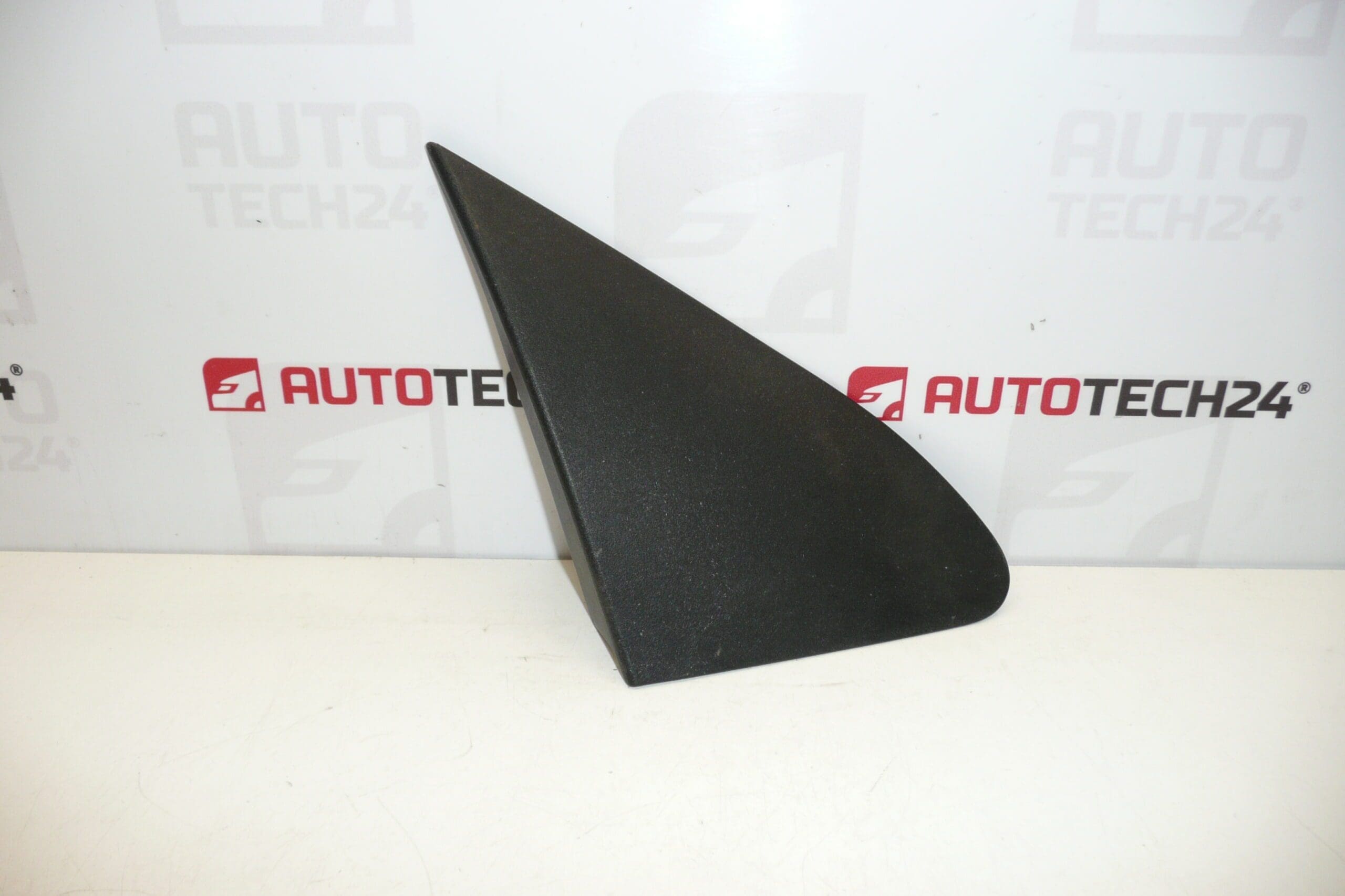Jobb sárvédőburkolat a visszapillantó mellett Citroën C1 Peugeot 107 60117-0H020 8120Q7
