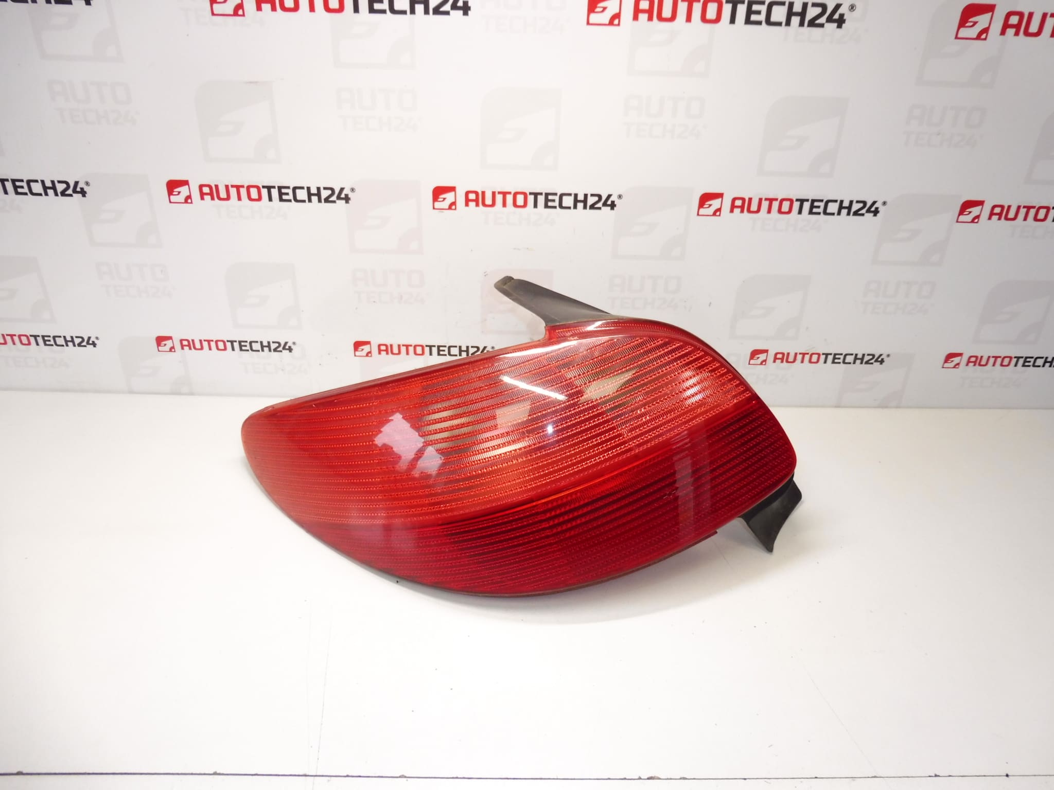 Bal hátsó lámpa Peugeot 206 2003/06-ig 6350P1