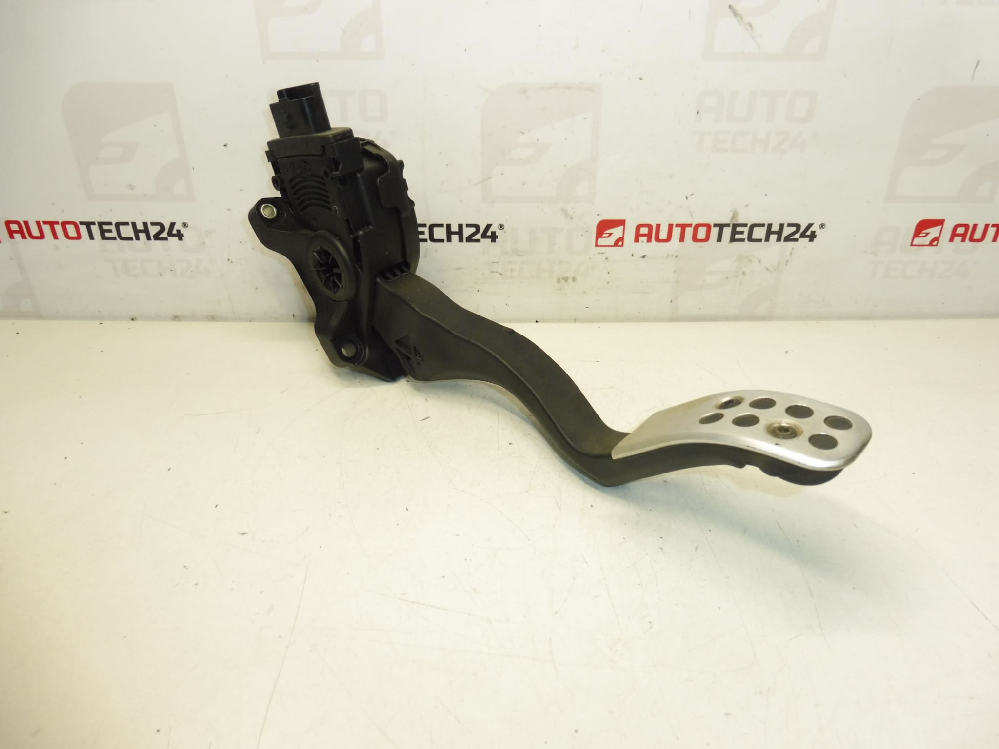 Gázpedál HELLA Citroën Peugeot 9671433880 1601CX